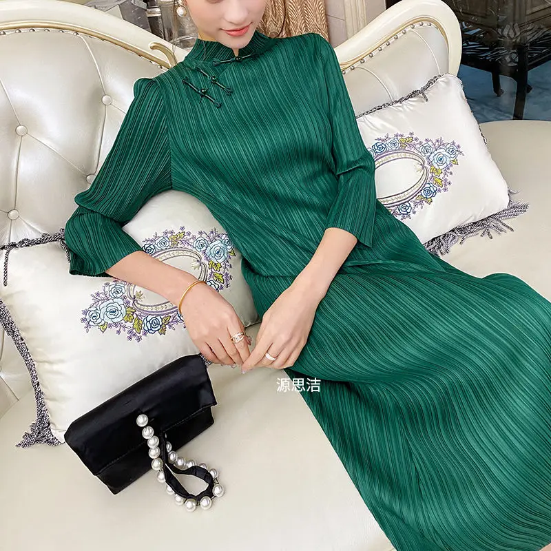 Retro Chinese style improved version pleated cheongsam skirt, red medium long style New Year dress, high-end  women's clothing - Image 2