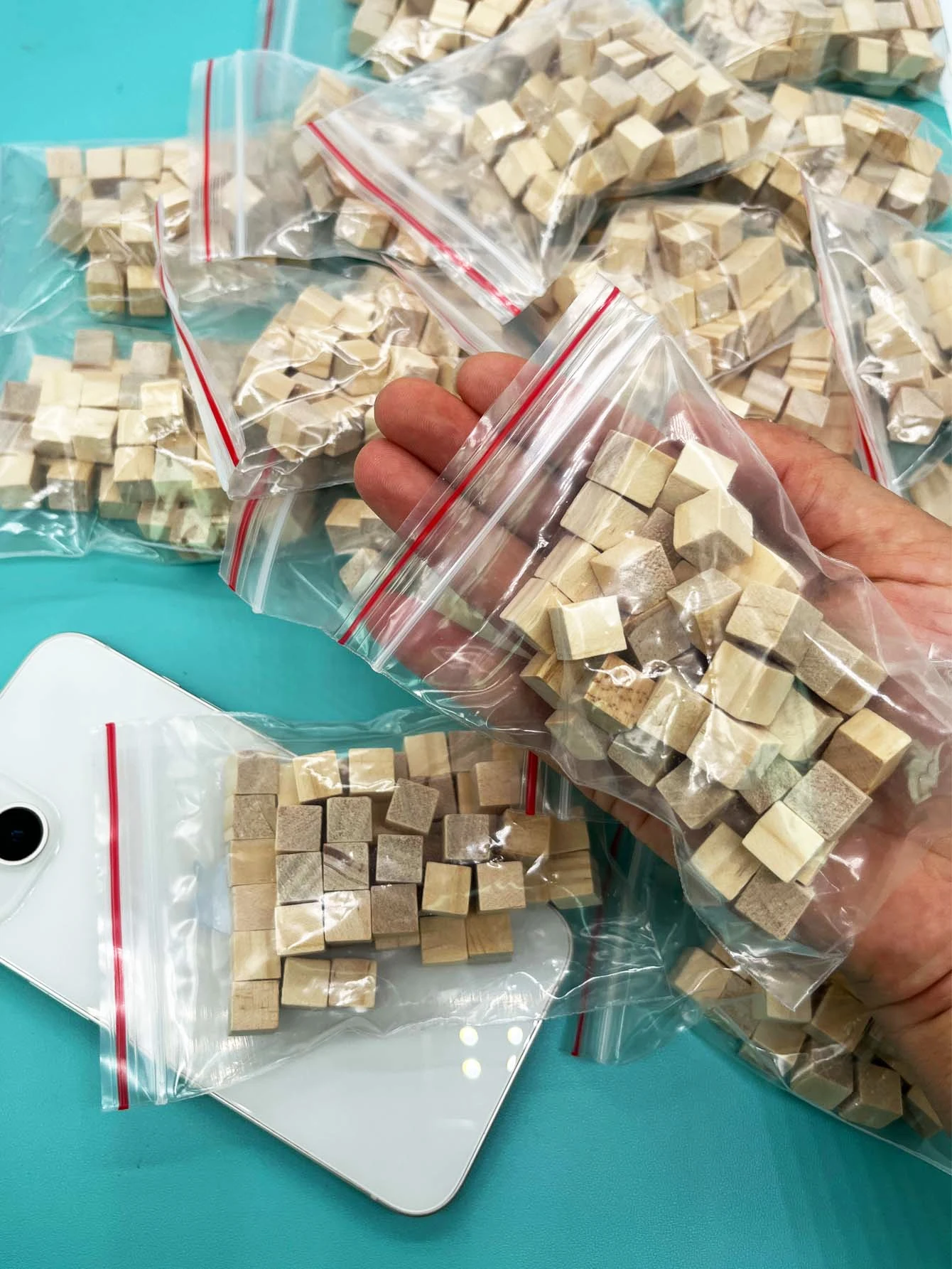 50/100/400 Stück unvollendete leere Mini-DIY-Holzquadratblöcke, 1 cm, massive Würfel aus Holz für Holzarbeiten, Basteln, Puzzle-Herstellungsmaterial ﻿ ﻿ – Detail 2