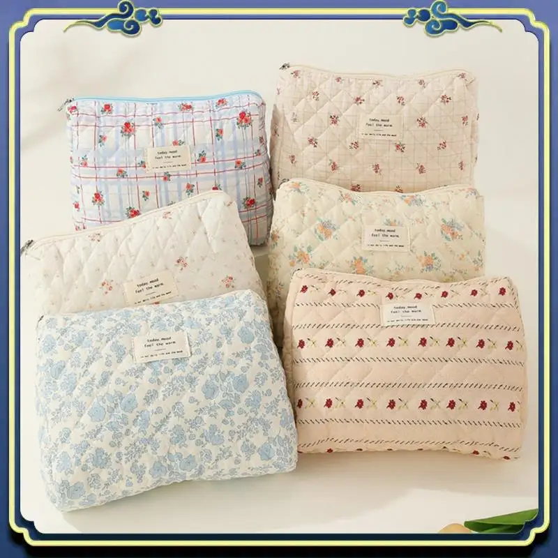 

Latest Makeup Cosmetic Bag 3 Pcs Cotton Quilted Makeup Bag Aesthetic Floral Toiletry Bag For Women
