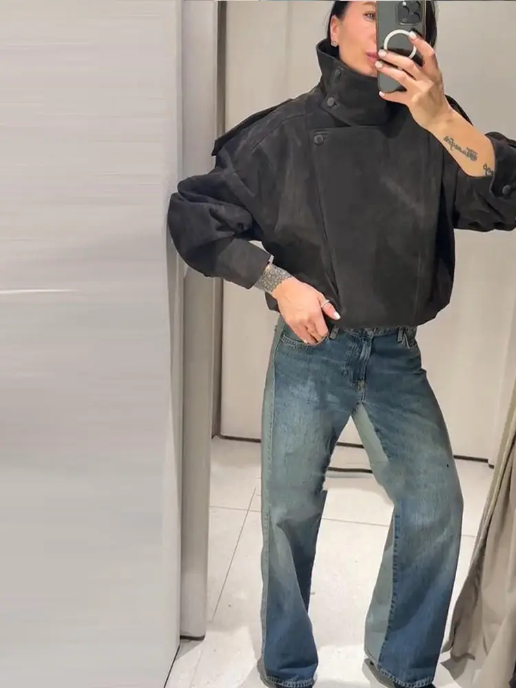 

Новая женская замшевая куртка-косуха с воротником-стойкой, погонами, молнией и пуговицами, однотонная, для уличного стиля