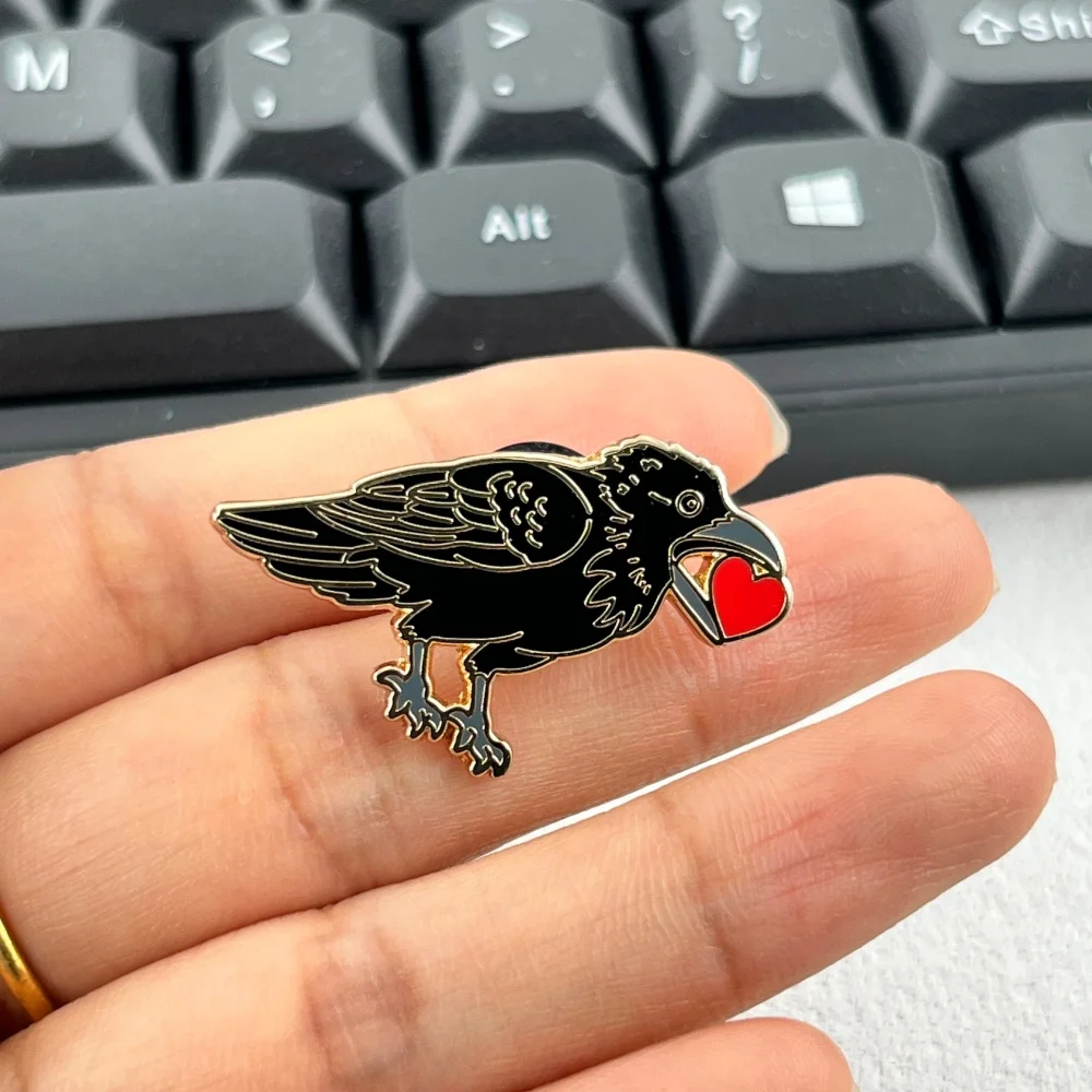 Gothic Black Raven Metal Brooch Crow Holding Red Heart Enamel Pin Punk Bird Badge Backpack Accessory Lapel Pins Jewelry Gift