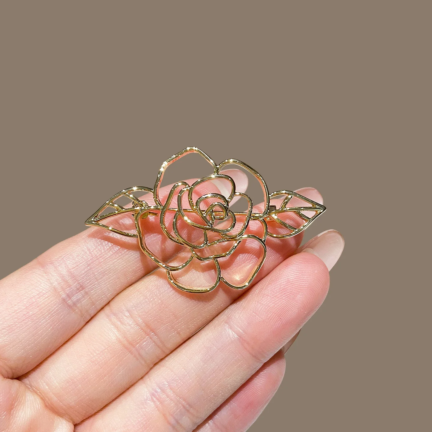 Korean Fashion Metal Hollowed Out Rose Brooches For Women Elegant Camellia Flower Badge Pins Clothing Accessories Friend Gift
