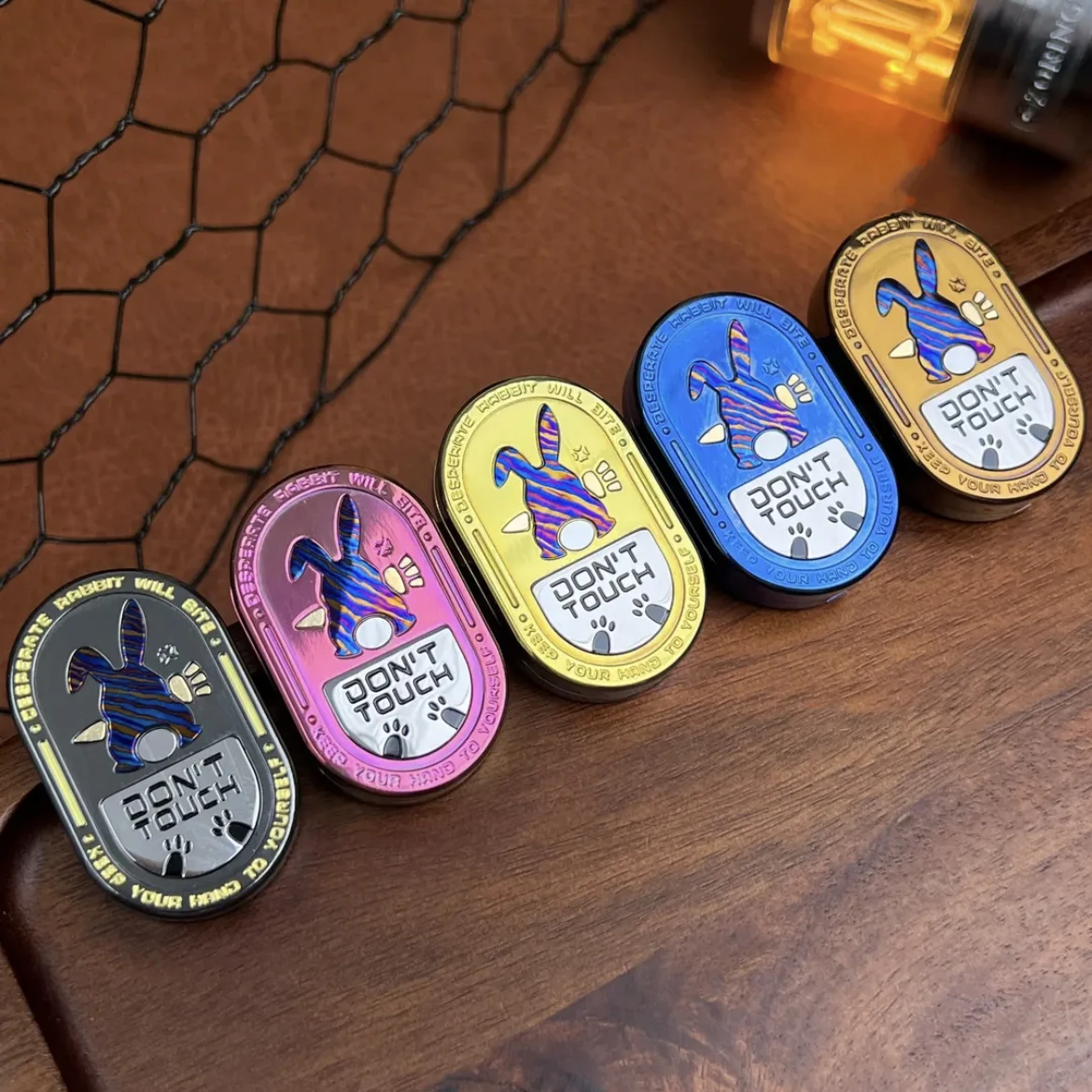MOT aleación de circonio colorido conejo gruñón juguetes agitar deslizador Metal EDC Fidget Slider Anti estrés sensorial Spinner juguetes