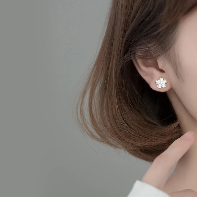 New Cute Vintage Flower Exquisite Stud Earrings Classic Silver Color Charm Female Jewelry For Women Fashion Earring Gift