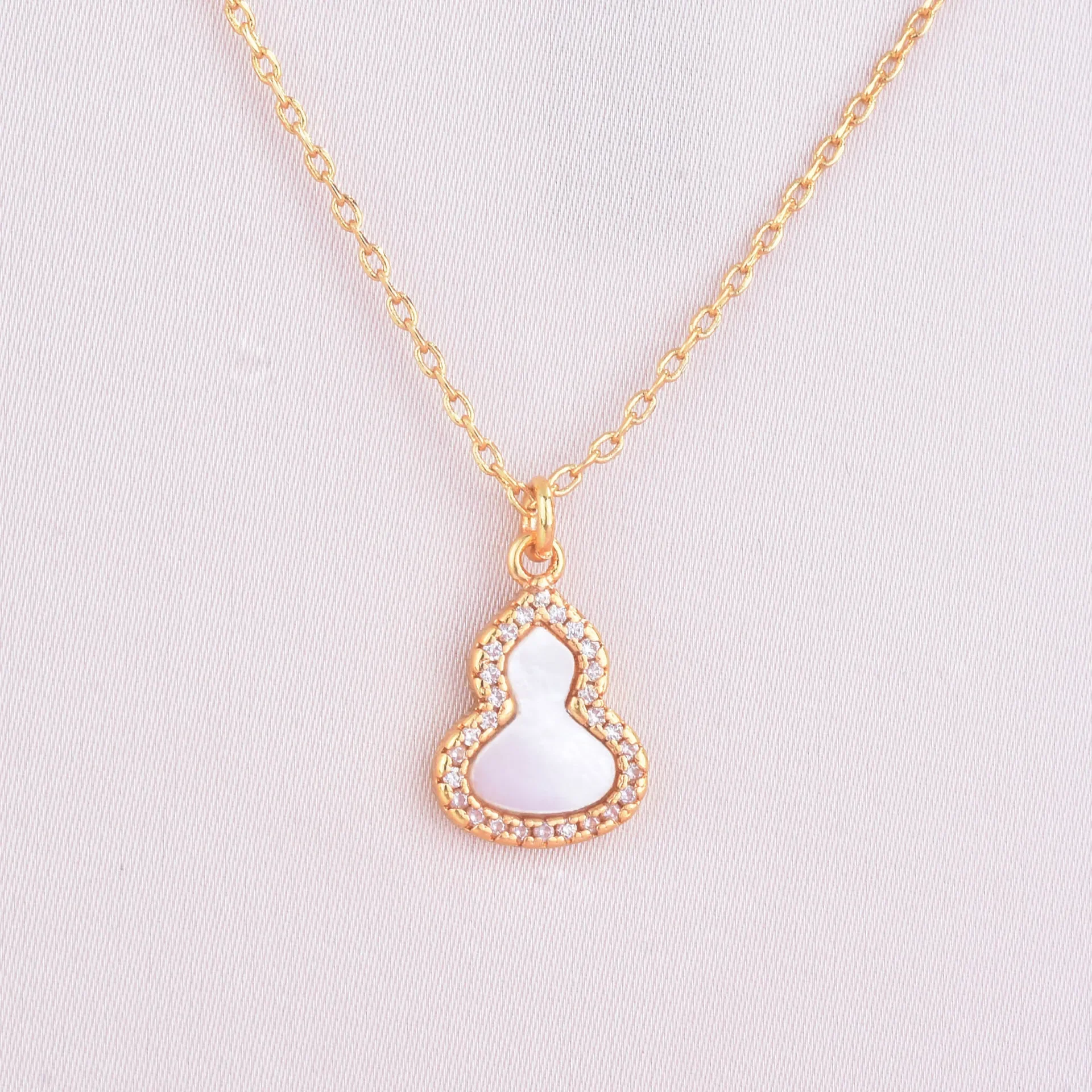 Elegante S925 Sterling Silber Damenhalskette mit Weißem Fritillaria-Diamant und 18k Vergoldeter Schlüsselbein-Kette Premium Feiner Schmuck – Detail 9