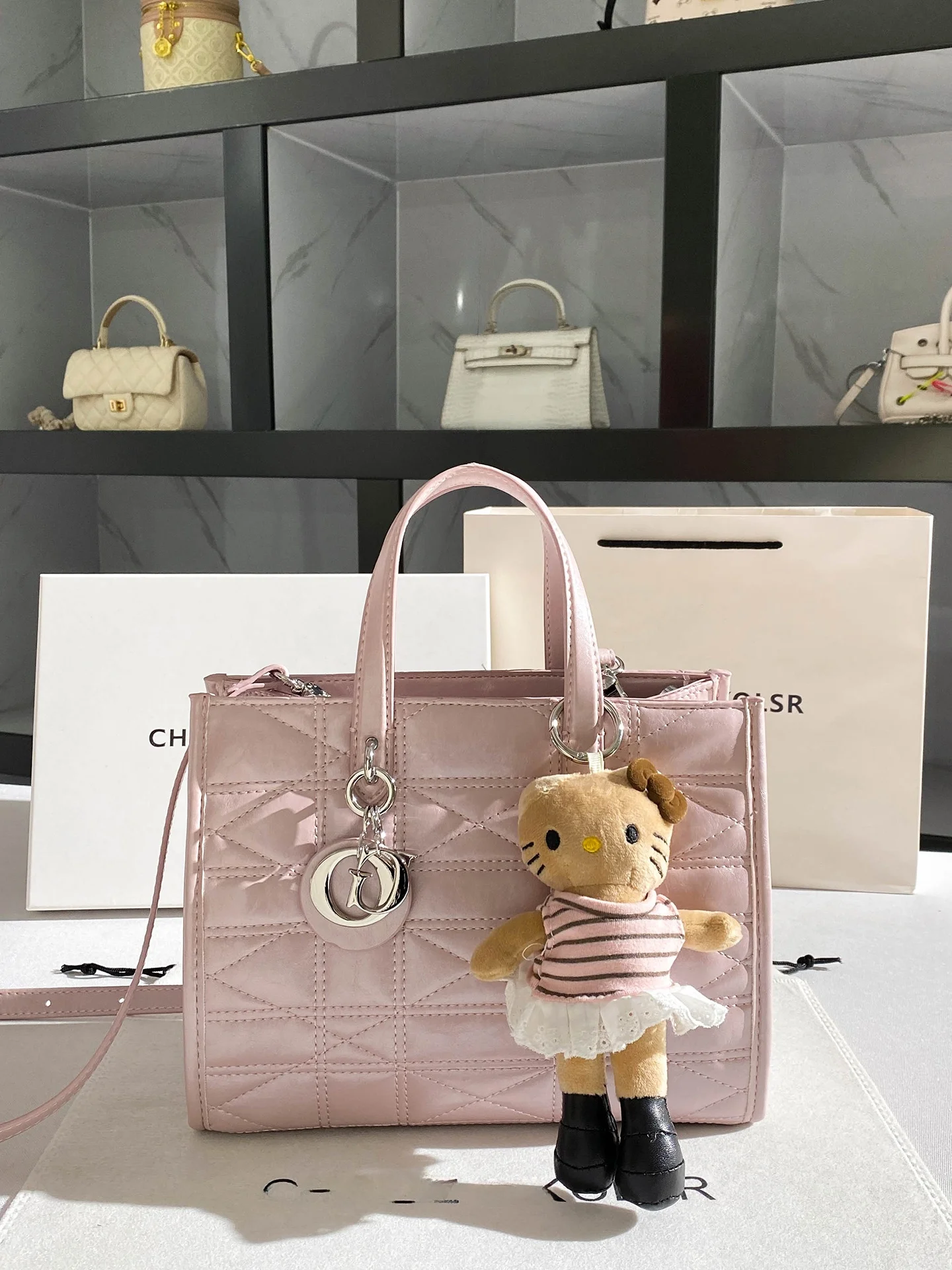 Bolso Lujo Diamante Rosa Cuero Suave - usage example
