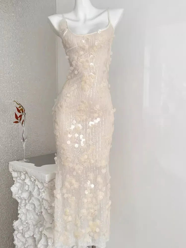 DDFG Damen-Sommerkleid, weiß, 3D-Blumenmuster, Cami-Maxikleid, ärmellos, elegant, formelle Partykleidung, 2025, trendiges, feminines Modekleid