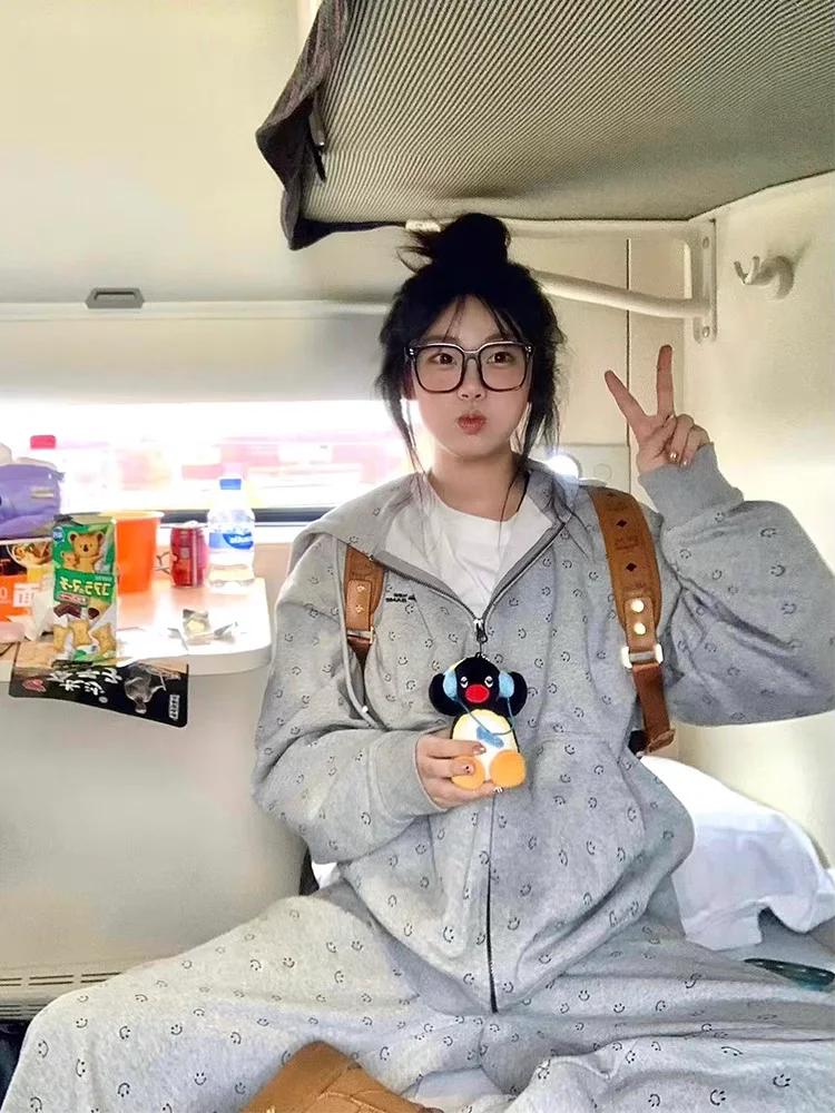 

Women's American Retro Smiling Casual Sports Suit Loose Fit Two-Piece Set Hoodie And Pants Combo