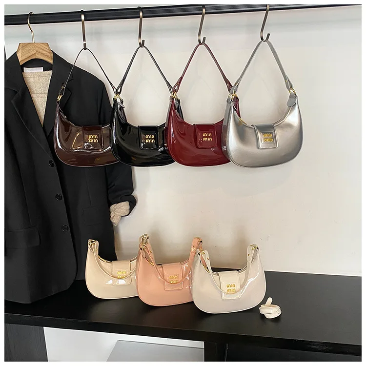 

‌2025 Summer Trending Crescent Moon Bag Underarm Crossbody Purse with Letter Charm Women's Daily Commuter Bag‌