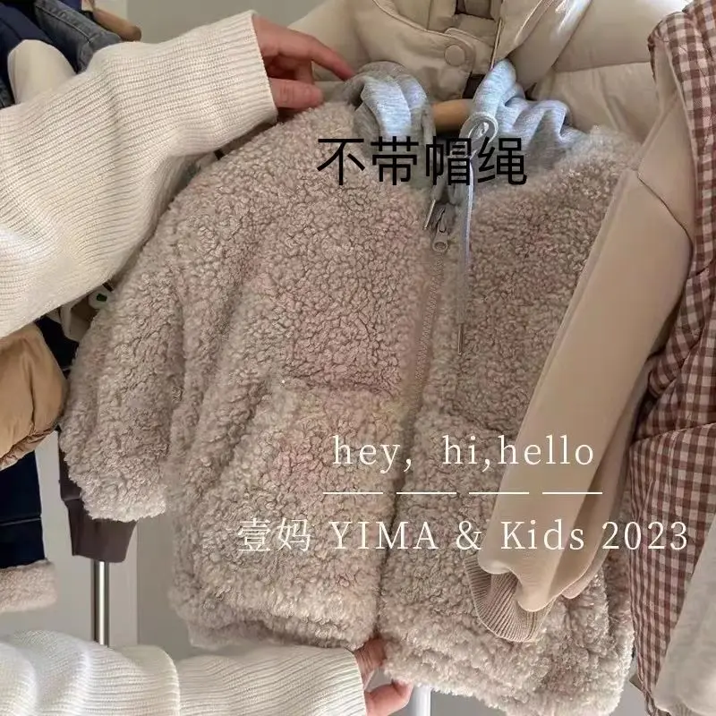 Korean children\'s clothing girl\'s stylish jacket 2024 autumn/winter new small children\'s plush and thick hooded plush top