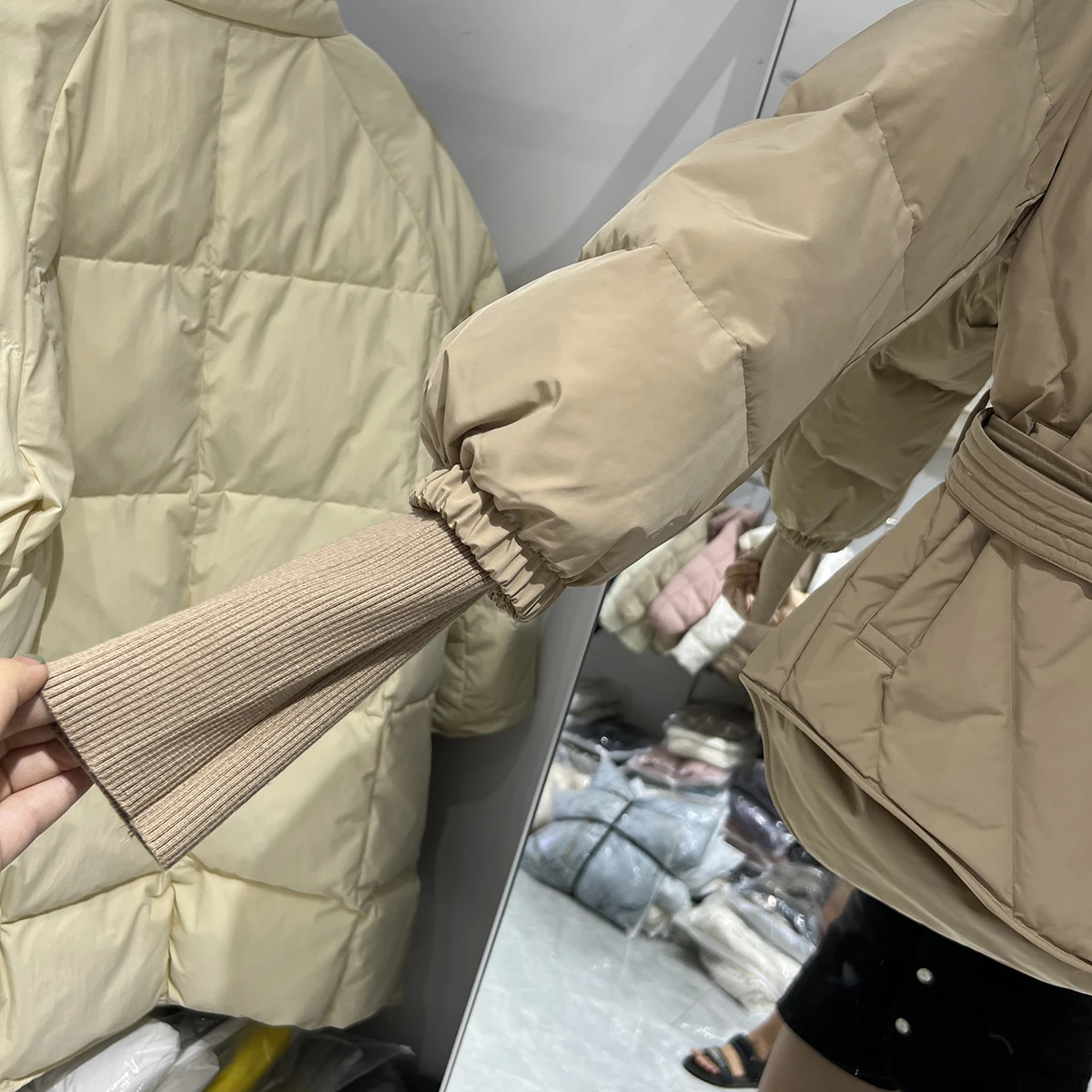 2023 Nieuwe Ontwerp 90% Witte Eend Donsjack Vrouwen Winter Solid Sjerpen Puffer Jas Korte Vrouwelijke Zoete Kantoor Parka Met riem