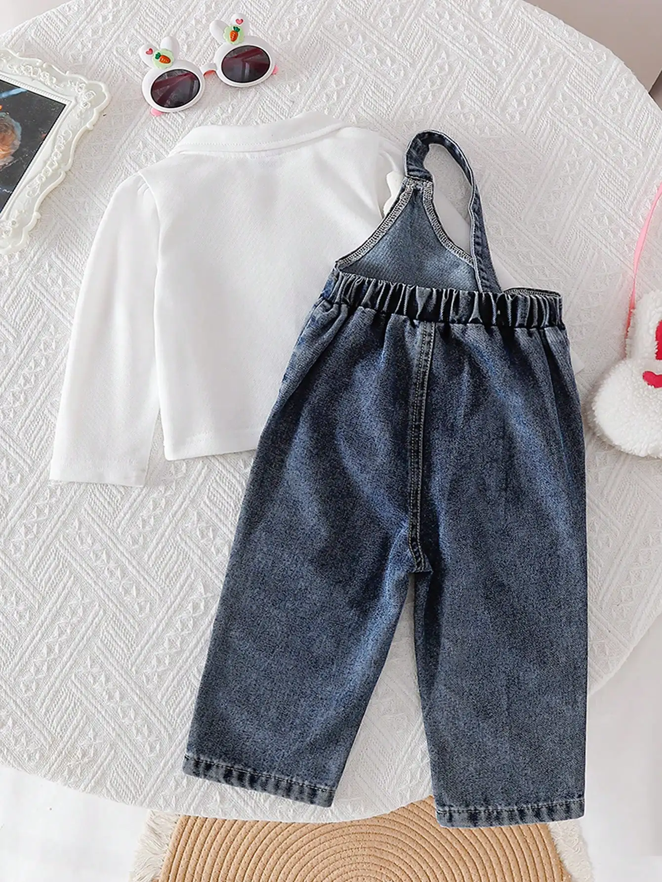 Zweiteiliges Set für Babys: Langärmliges POLO-Oberteil und dreidimensionaler Hasen-Jumpsuit mit Denim-Hose, geeignet für Outdoor-Aktivitäten. – Detail 2