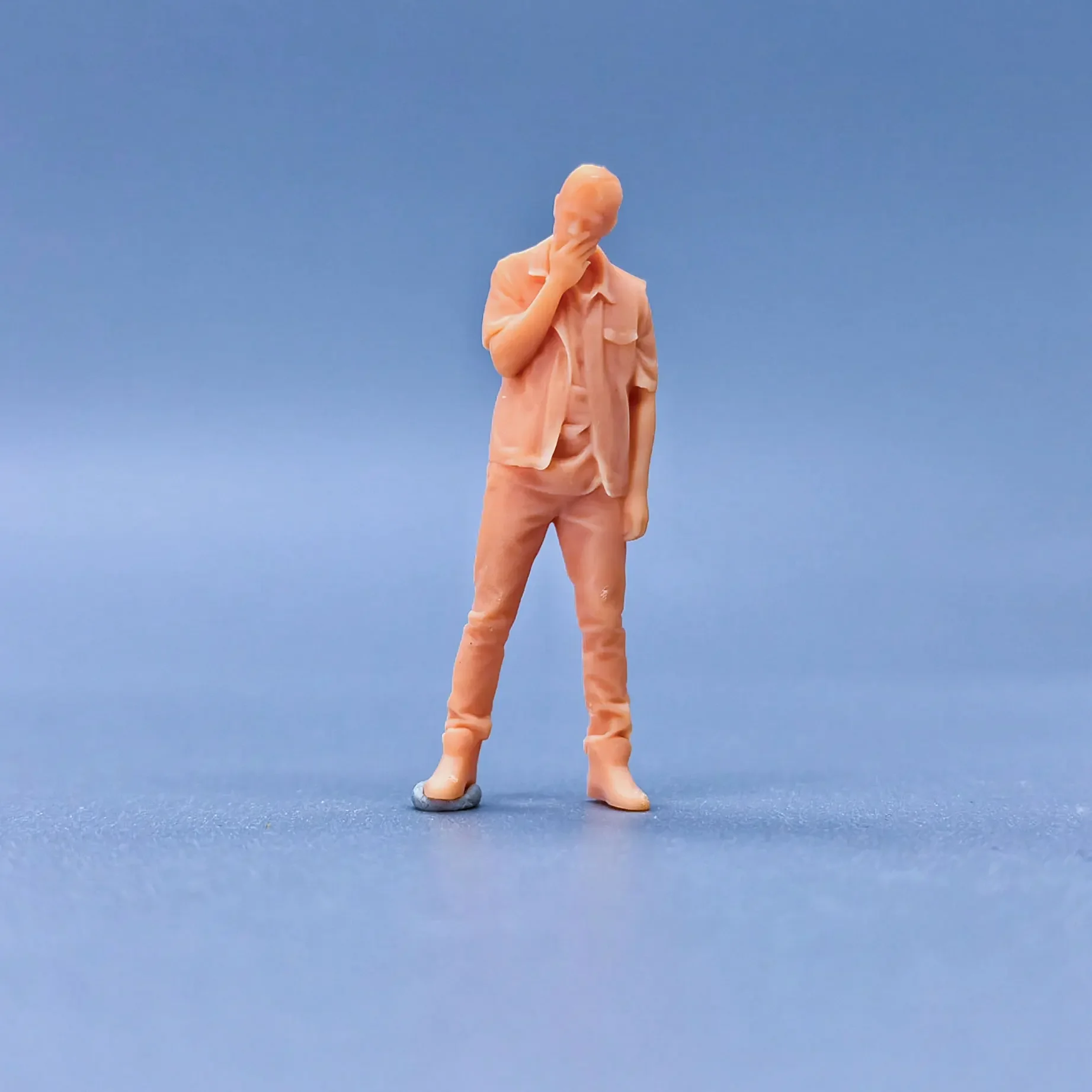 

1/64 1/43 Scale Model Resin A Hat Man with His Mouth CoveredUncolored Miniature Diorama Hand-painted S323