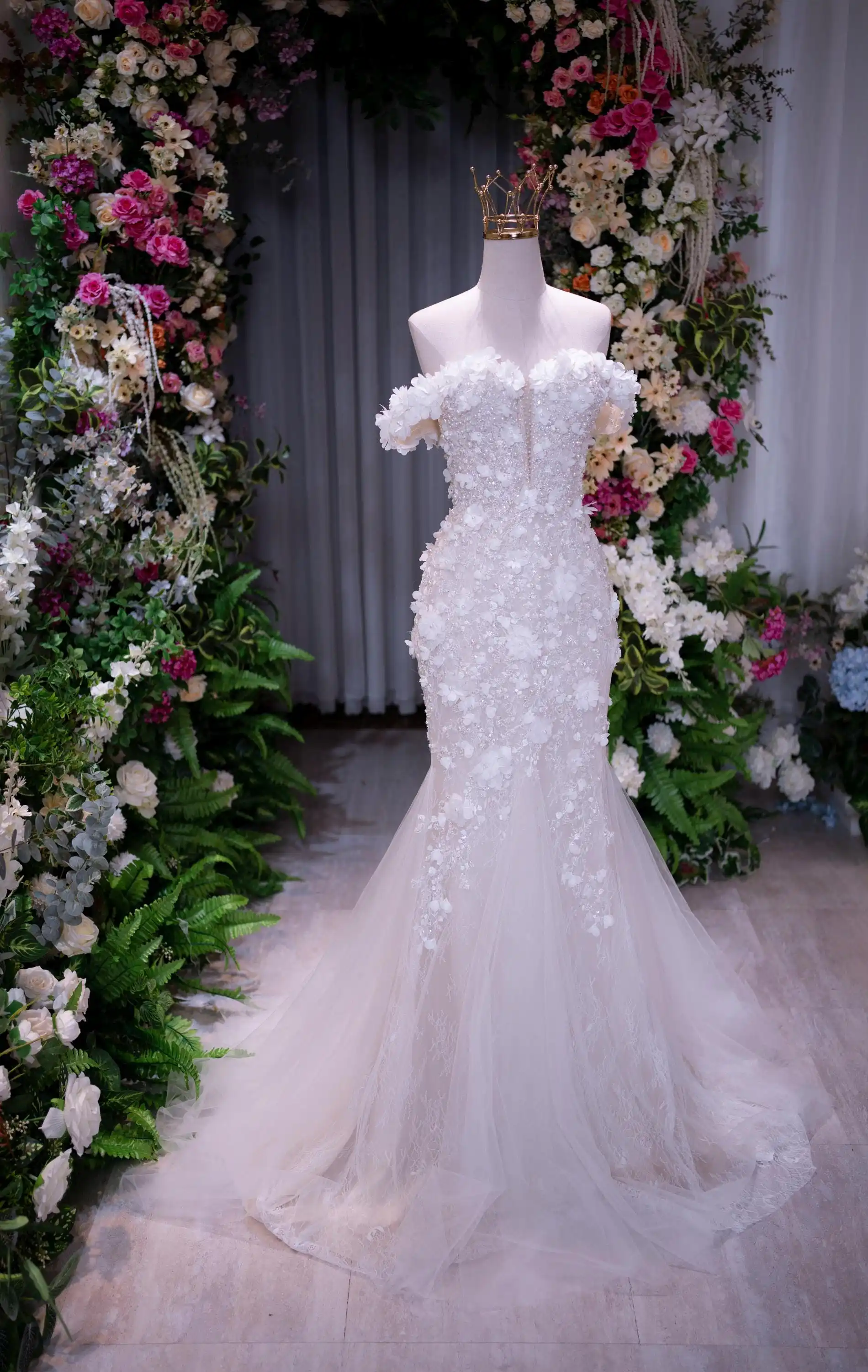 Elegant Off Shoulder Mermaid Wedding Dress Sweetheart 3D Decal White Ball Dress Tail Train Bead Tulle Bride Dress Customize