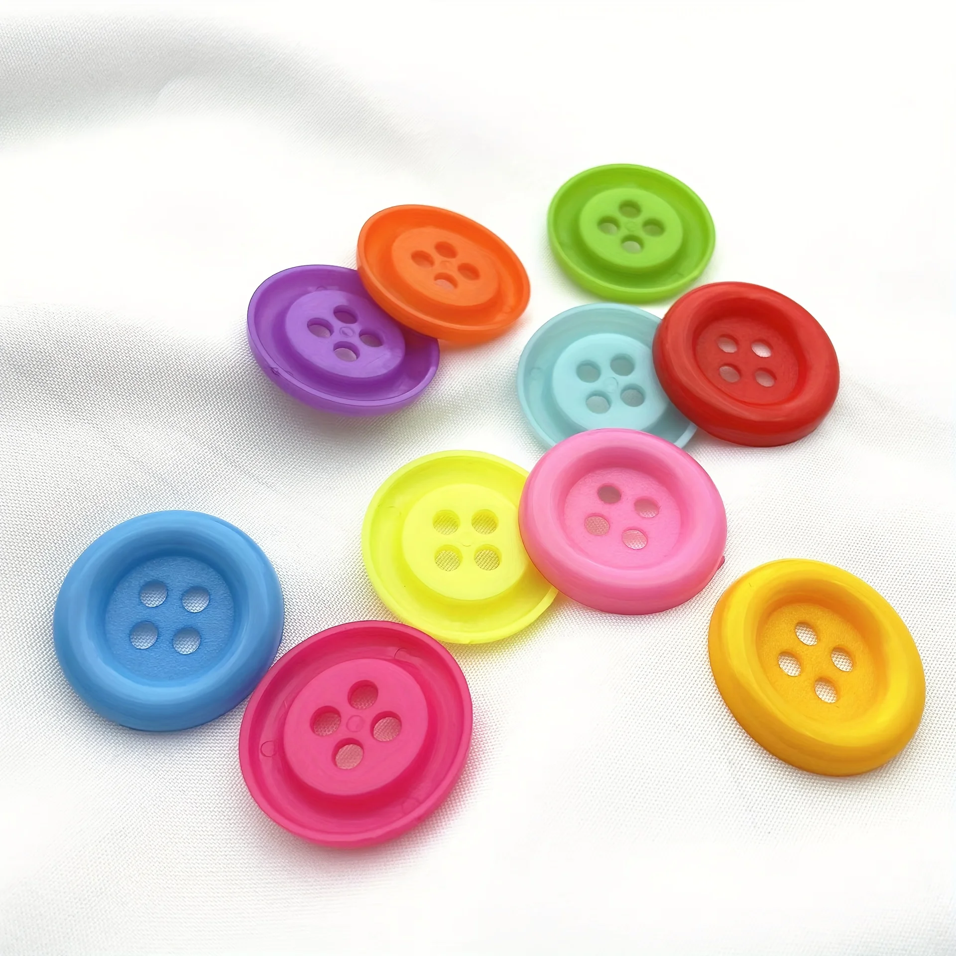 50 Stück gemischte 48mm große runde Plastikknöpfe mit 4 Löchern für DIY-Bastelarbeiten, Scrapbooking, Kartenherstellung, Dekorationen, Nähzubehör – Detail 3