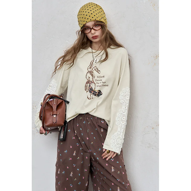 ELFSACK Women's Graphic Long Sleeve T-Shirt with Lace Patch, Loose Fit Bunny Print Tee, Casual Daily Top