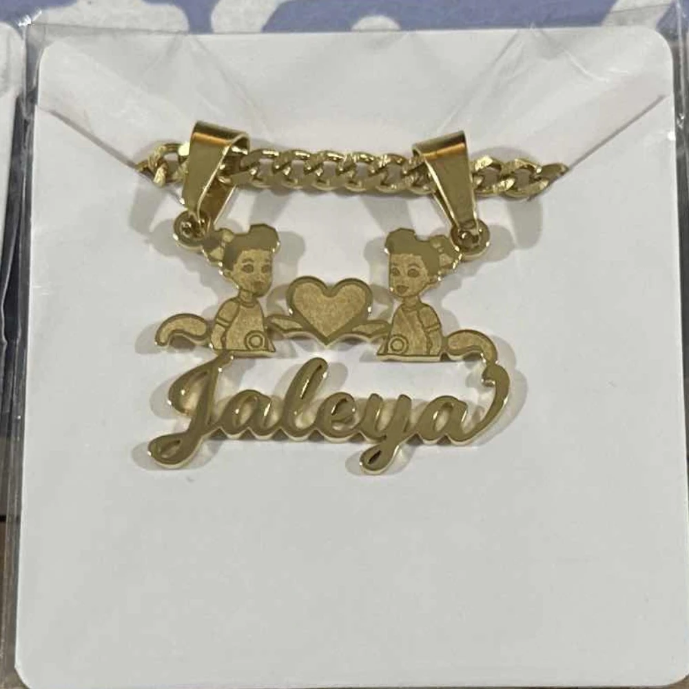 Collier avec Nom Personnalisé pour Garçon et Fille, Bijoux Personnalisés avec Personnages de Dessin Animé, Pendentif avec Plaque Nominative pour Enfant et Bébé