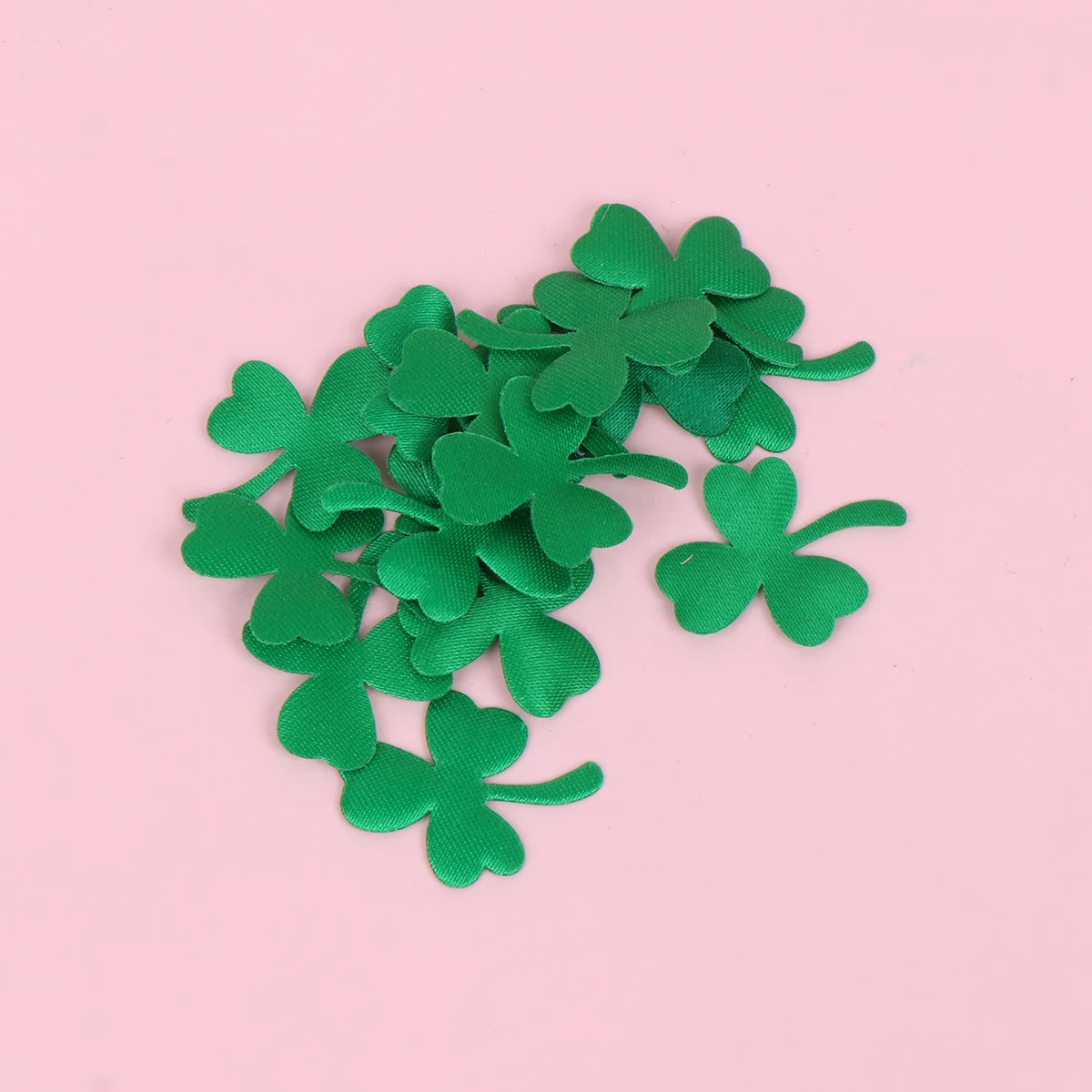 

200 Pcs DIY Green Shamrocks Applique Patches Sewing Cloth Stickers Bright Colored Decorative Non Woven Flower Patch
