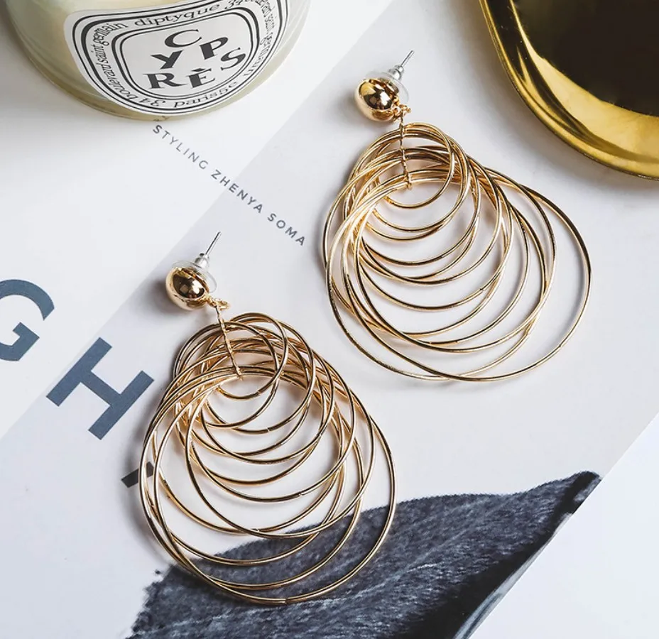 أقراط معدنية متعددة الطبقات دائرية كبيرة طويلة مبالغ فيها ، أوروبا والولايات المتحدة ، مسمار المد