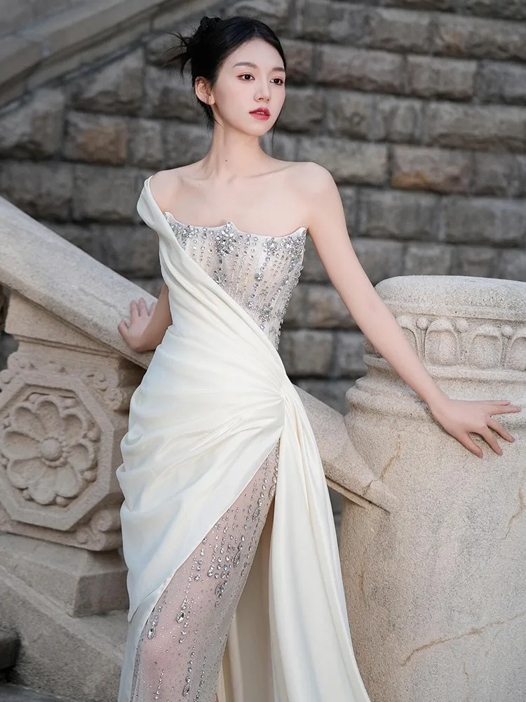 ゲストを歓迎するために巾着で外出するためのワンショルダーサテンライトラグジュアリーフィッシュテールドレス