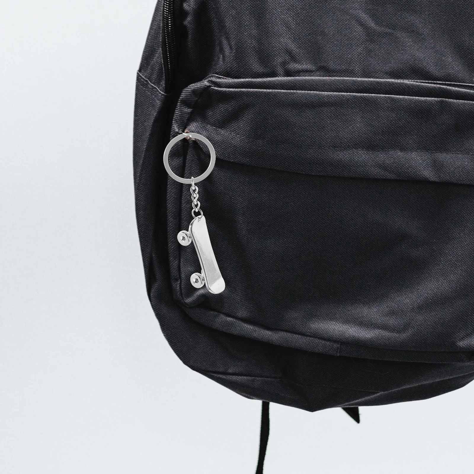 

Retro Skateboard Shape Keychain Pendant Zinc Alloy Hanging Accessory Men Women Small Skateboard Pendants Decorative Keychains