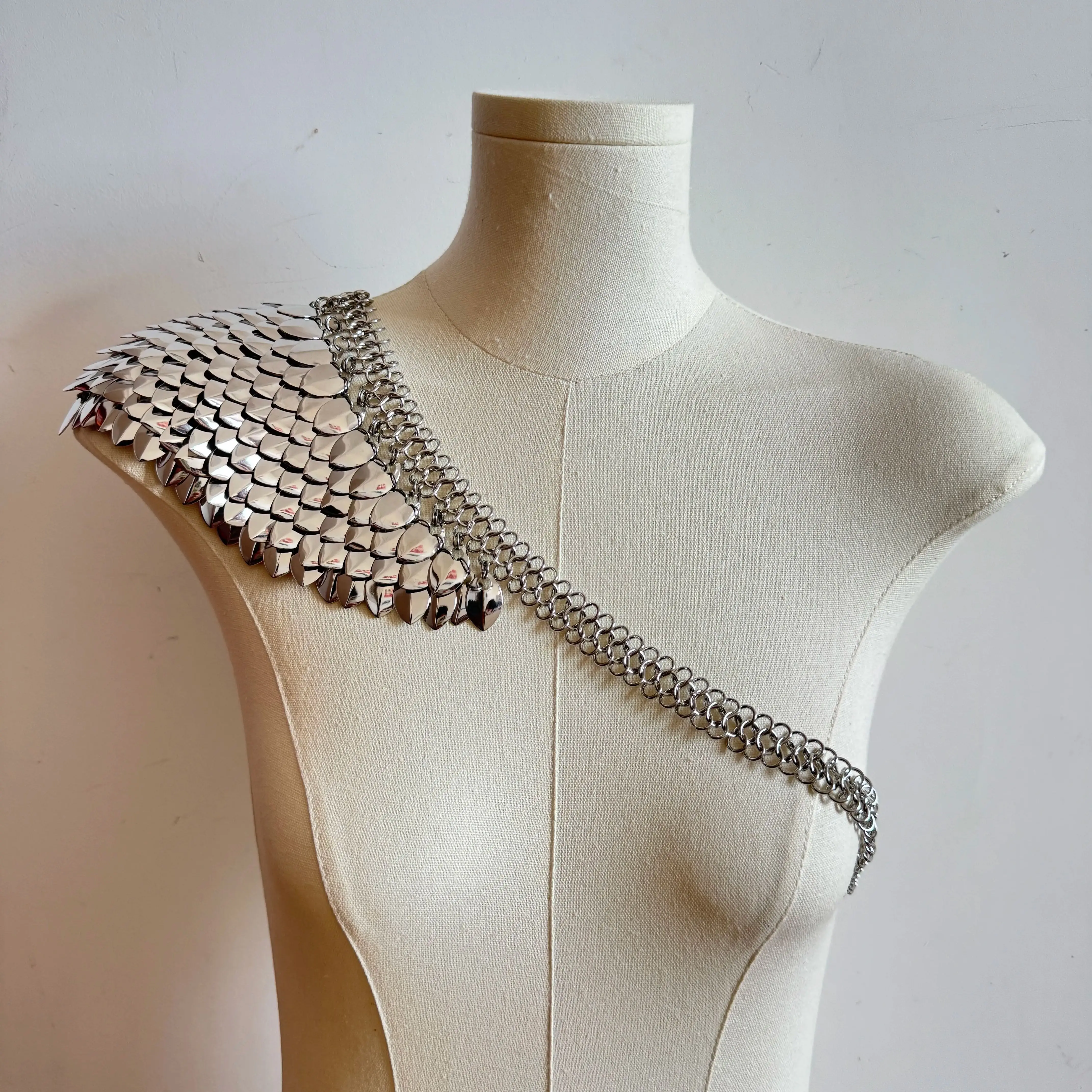 

Модное металлическое серебряное весы Mails, ожерелье на плечо, цепочки унисекс, ручная работа, одна весы