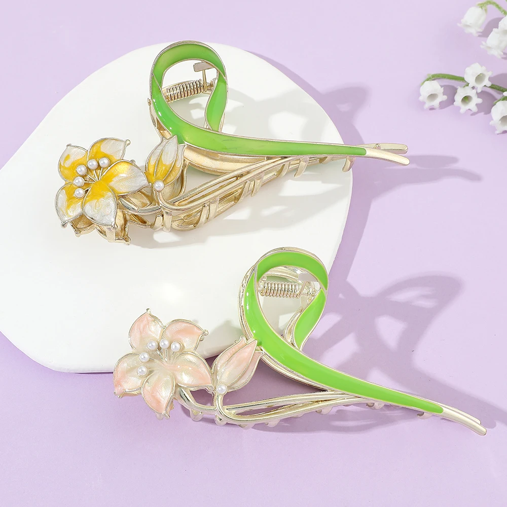 Sweet Cute Lily Flower Shape Metal Hairpins Trendy Hair Claw Clips for Women Hair Accessories Crab Clip