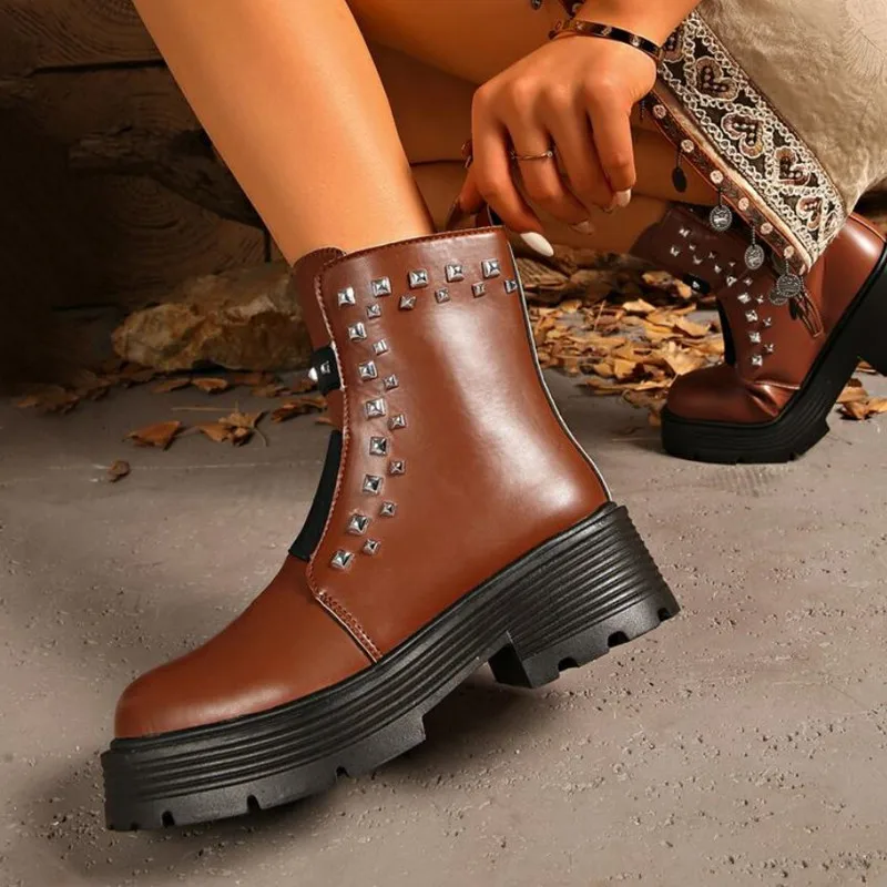 

2026 ботильоны в стиле панк с металлическими заклепками и толстой подошвой, женские осенние новые кожаные короткие ботинки на массивной платформе в стиле рок, женская зимняя обувь