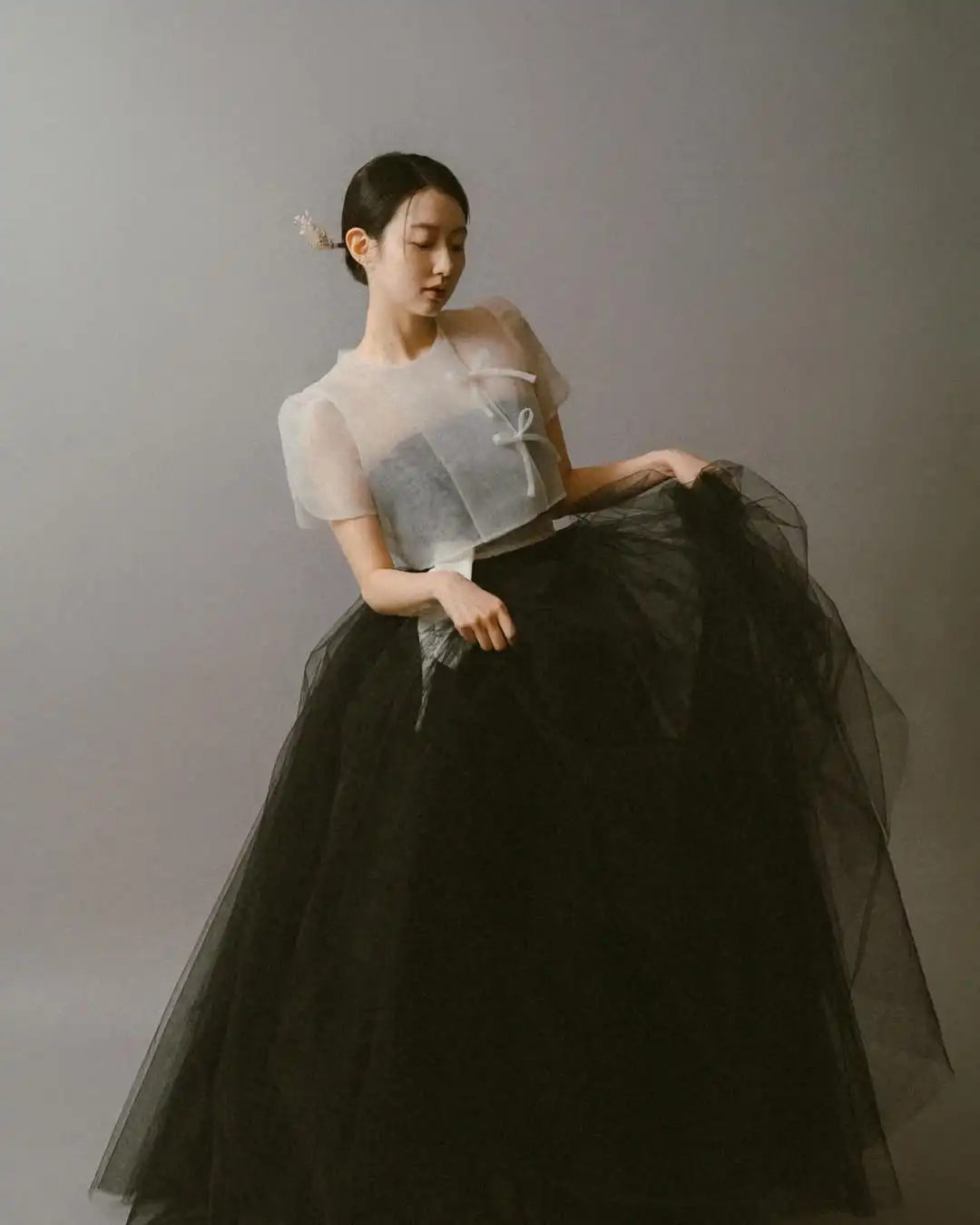 فساتين زفاف Sondr الكورية الكلاسيكية س الرقبة قصيرة الأكمام مخصصة فساتين الزفاف طول الأرض ألف خط مشد الزفاف الأسود المفاجئة