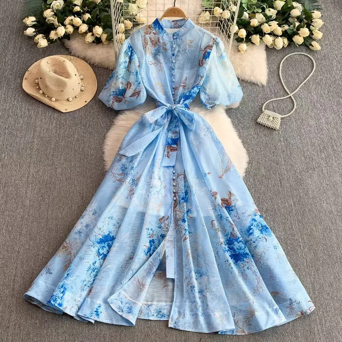 Vintage-Maxikleid mit Blumenmuster, Stehkragen, Puffärmeln und Taillenband