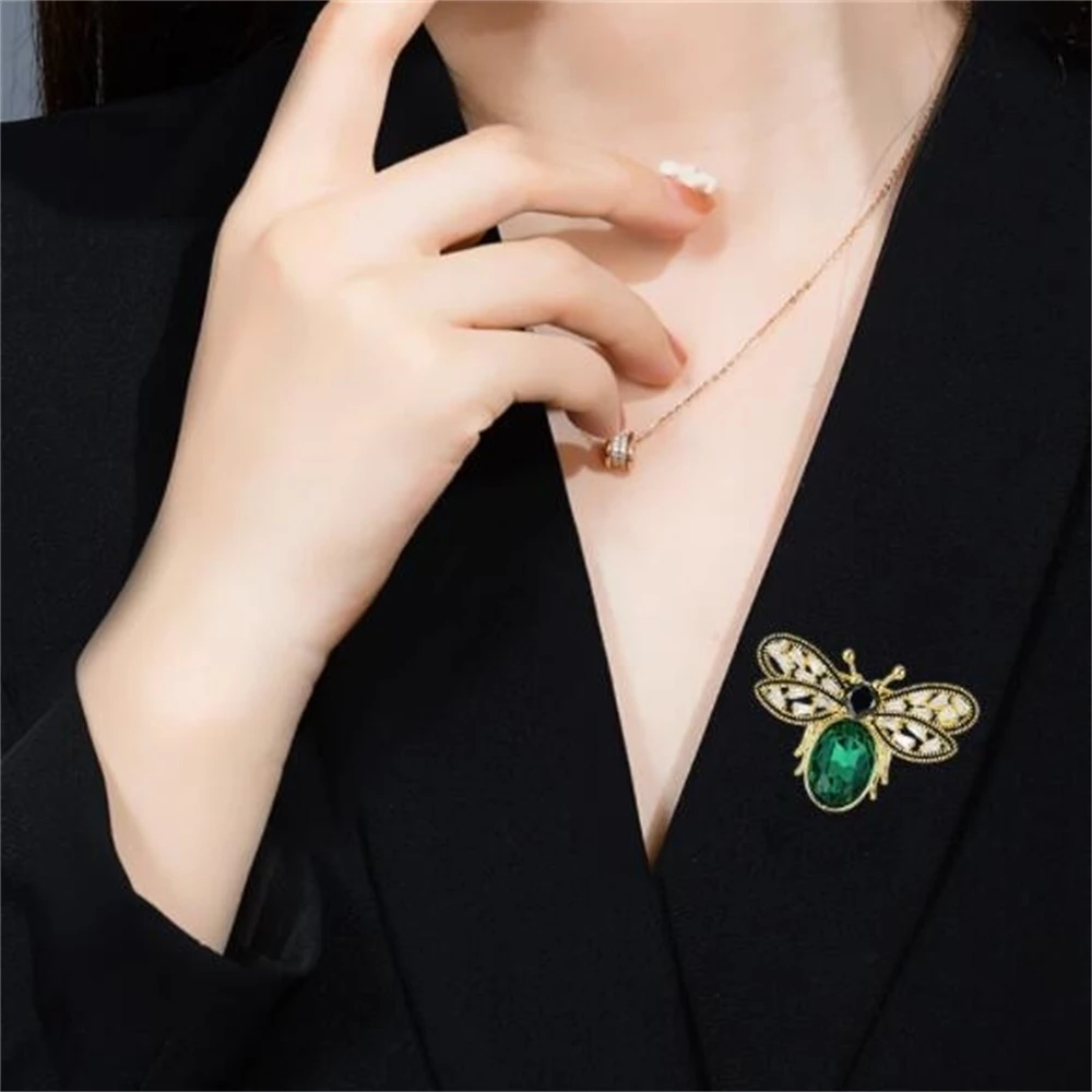 Luxury Crystal Bee Metal Brooch for Women Men Clothes Sweater Suit  Backpack Rhinestone Lapel Pins Jewelry Accessories Gift