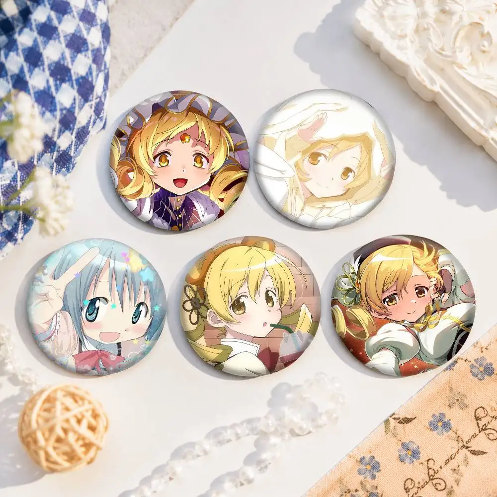 Broches à clipser Puella Magi Madoka Magica, personnages de dessins animés, broches rondes créatives pour accessoires de sac à dos, bijoux, cadeaux
