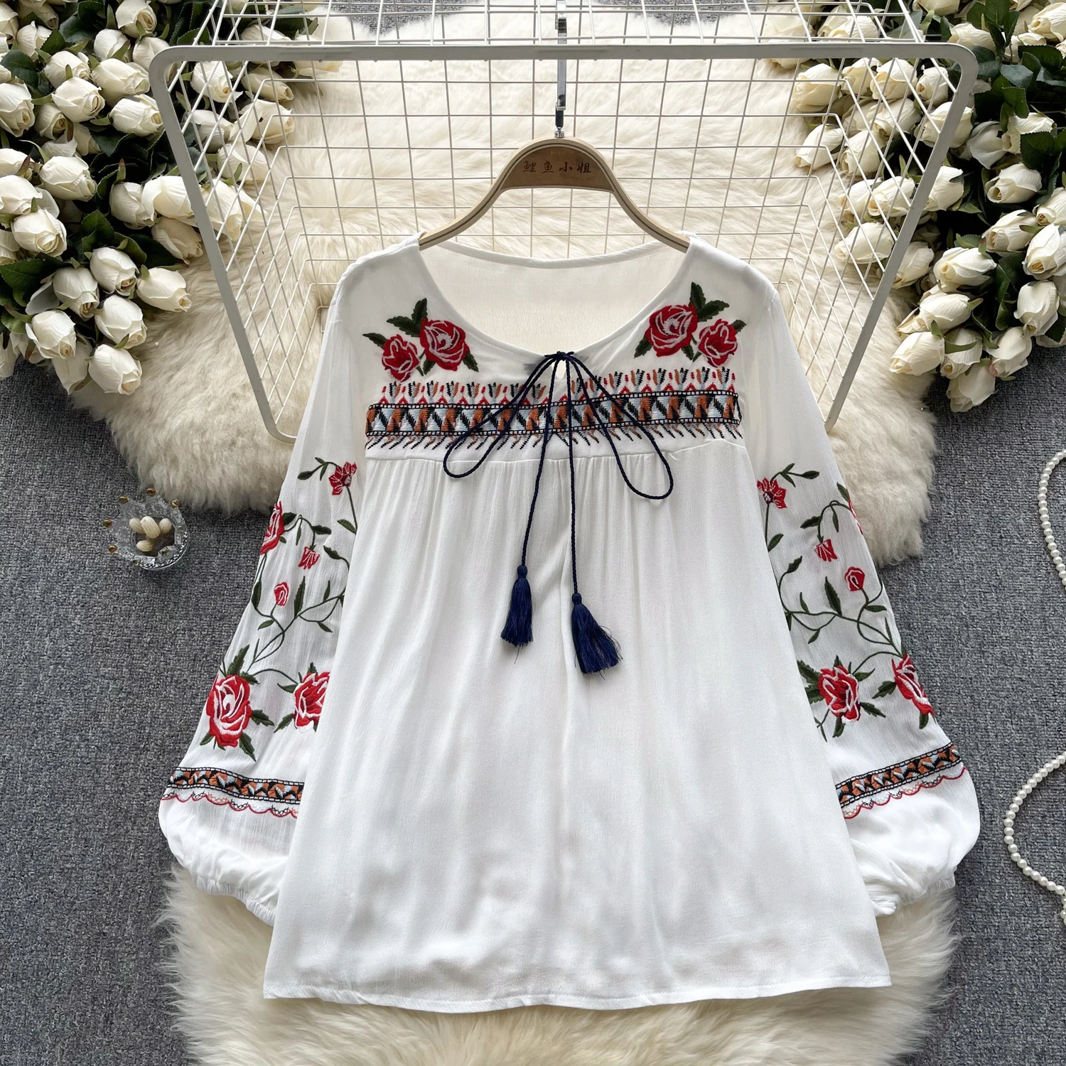 Ethnic Style Top Women\'s New 2024 Spring Vintage Heavy Embroidered Floral Puff Sleeve Loose All-match Pullover Shirt Blouse