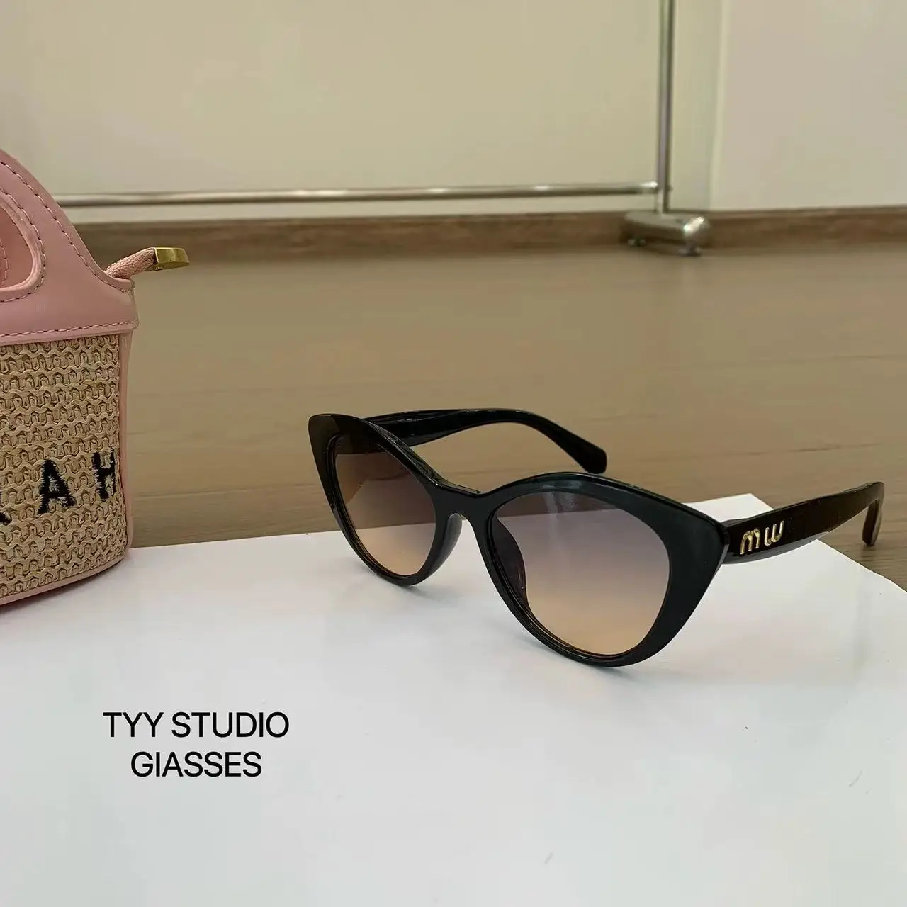 

INS 2025 New Vintage Black Cat Eye Sunglasses Women Men Trendy Outdoor UV400 Shades Sun Glasses Unisex Eyewears Gafas De Sol