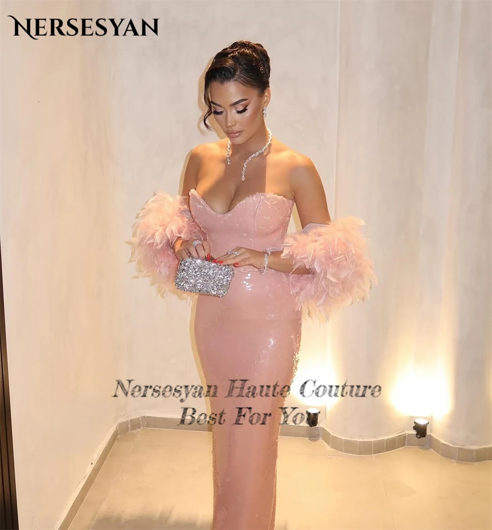 Nersesyan فساتين سهرة بحورية البحر باللون الوردي اللامع بدون أكتاف ترتر فستان رسمي ريشة ماكسي رداء حفلات 2025 مخصص
