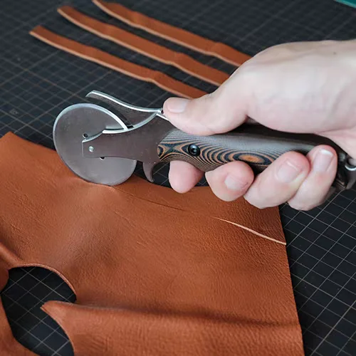 

Stainless Steel Leather Rolling Cutter, Round Knife, Soft Leather Cutting Strip Cutting, Handmade Leather Diy Tool