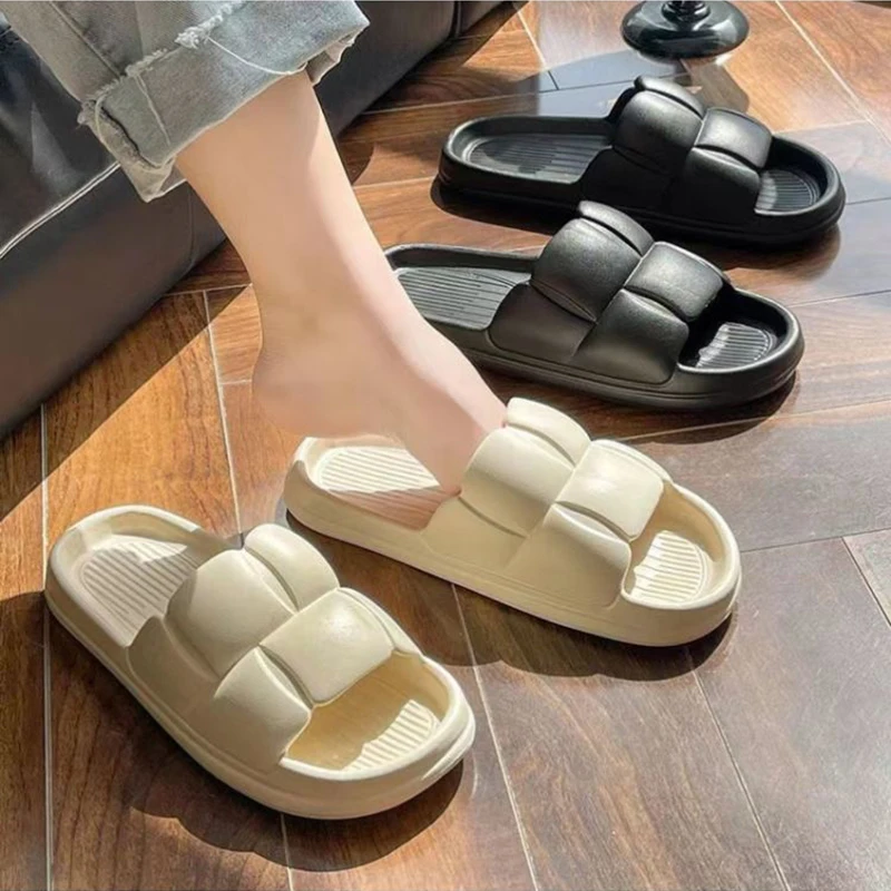 2025 جديد الصيف أحذية ناعمة سحابة النعال داخلي كتم الحمام المضادة للانزلاق الشريحة إيفا شاطئ الوجه يتخبط الرجال السيدات الترفيه الصنادل