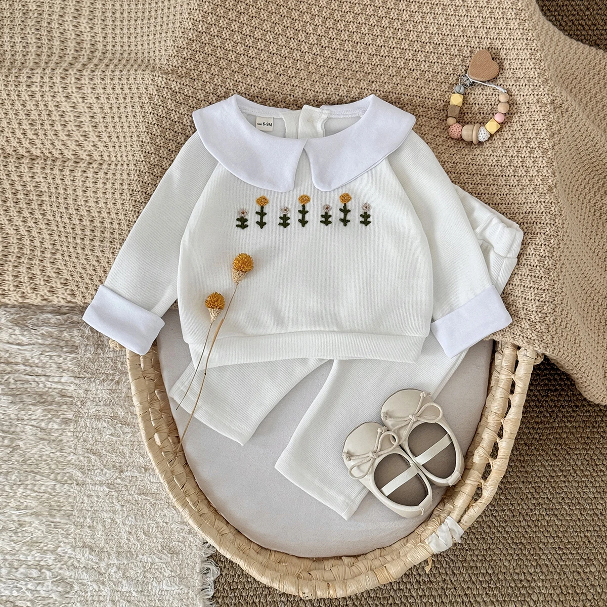 

2Pcs Baby Girls Winter Cute Small Flower Вышитый Рис Шерстяной Ткани Верхние Брюки Наборы Утолщенной Одежды Для Новорожденных