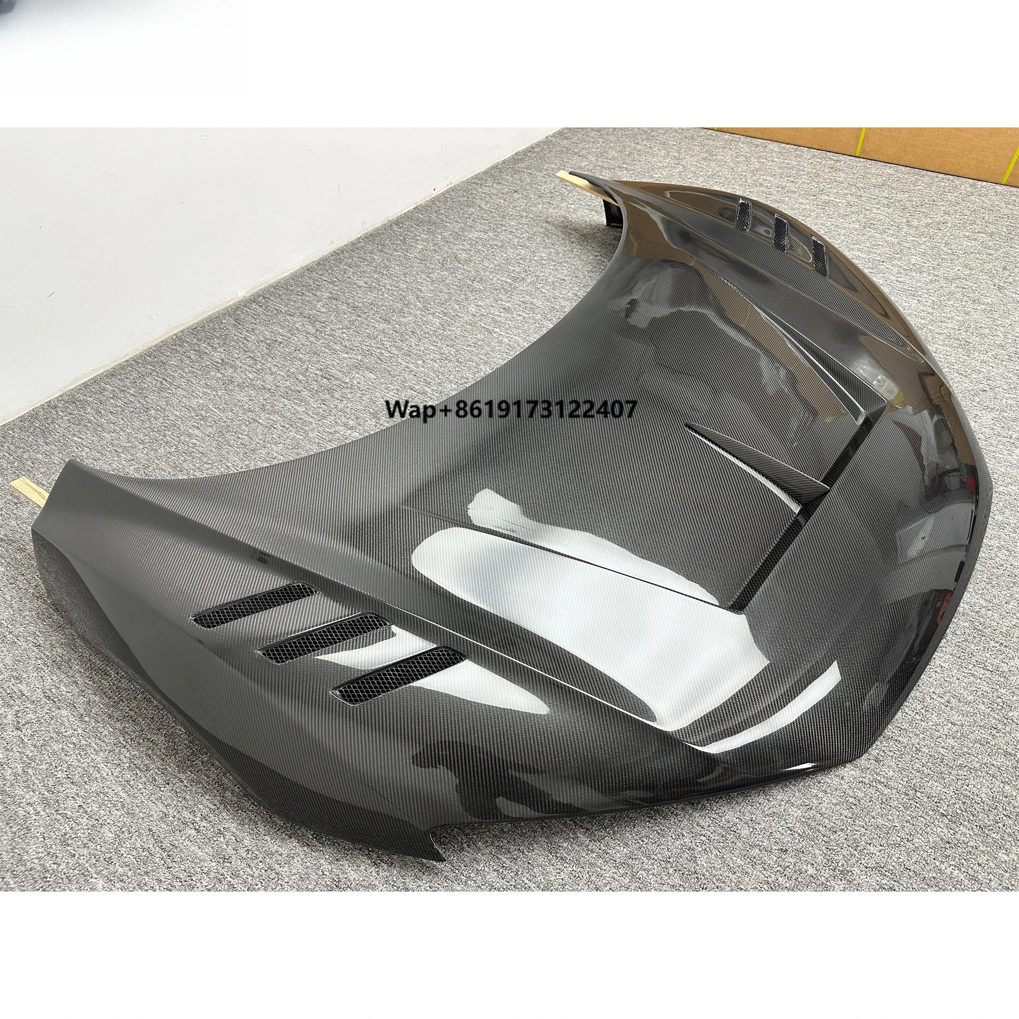 

1016 Style Wet Carbon Fiber Front Hood for R8 2023 Carbon Engine Cover Bonnet Body Kits Car Parts