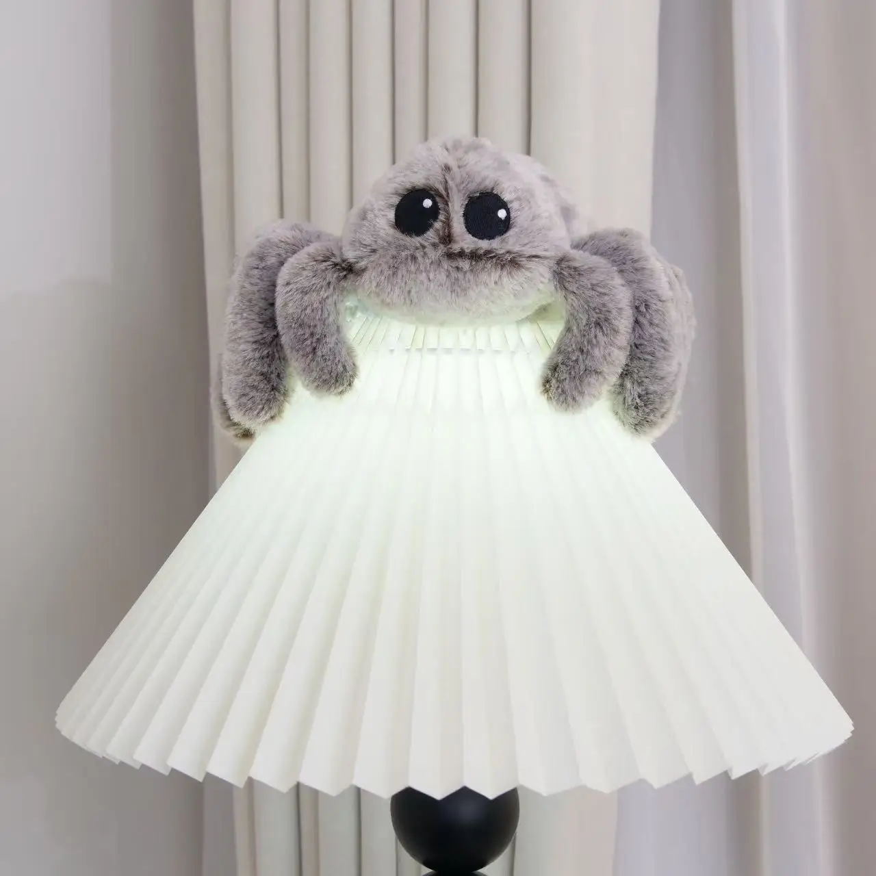 Juguete de araña de peluche realista: regalo de muñeco de araña gris para Navidad