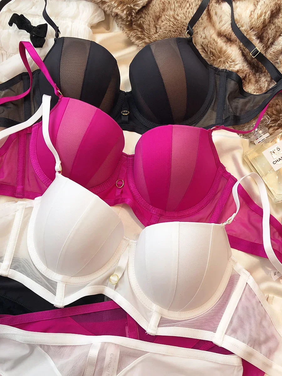 عرض التجمع ملابس داخلية كبيرة شفافة ملابس داخلية شبكية مثيرة على القاع الرقيق مجموعة سميكة من مجموعة حمالة الصدر الثانوية
