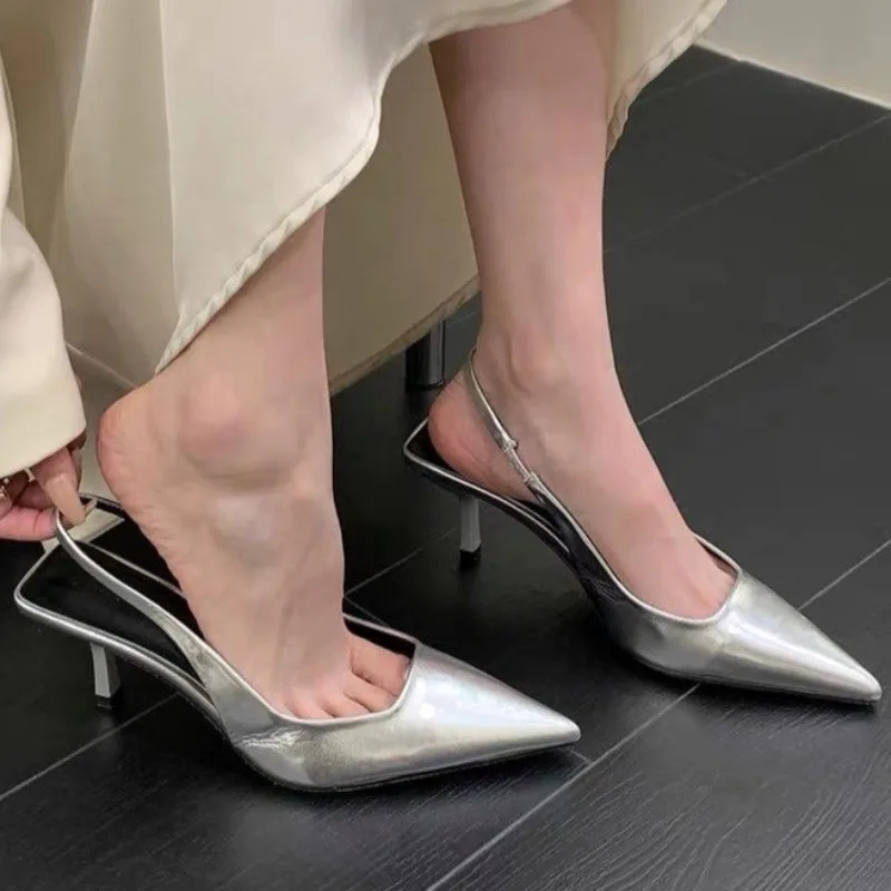 صنادل باوتو ريترو غير رسمية بتصميم جديد لصيف 2025 صنادل نسائية فرنسية بمقدمة مدببة وحزام واحد بكعب عالي بفم ضحل 35-40