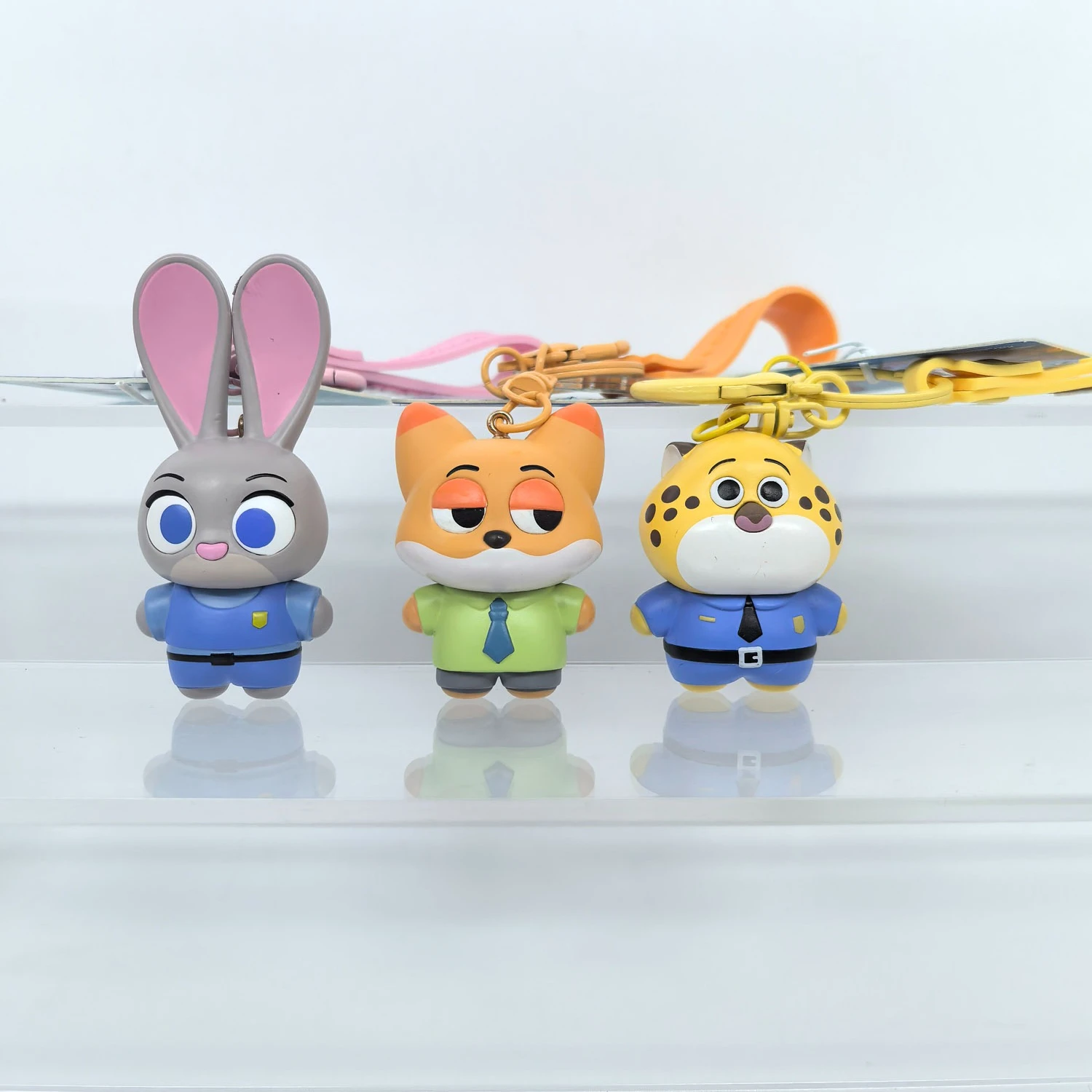 ديزني الرسوم المتحركة ZOOTOPIA الكرتون المعلقات الرسوم المتحركة البلاستيكية عمل أرقام على ظهره المفاتيح الحلي الأطفال هدايا عيد الميلاد