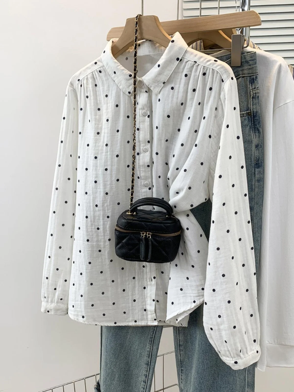 

Новая женская блузка Ele 2025 с длинным рукавом, в горошек, с воротником-стойкой, на одной пуговице, с завышенной талией, свободного кроя, для офиса, весна