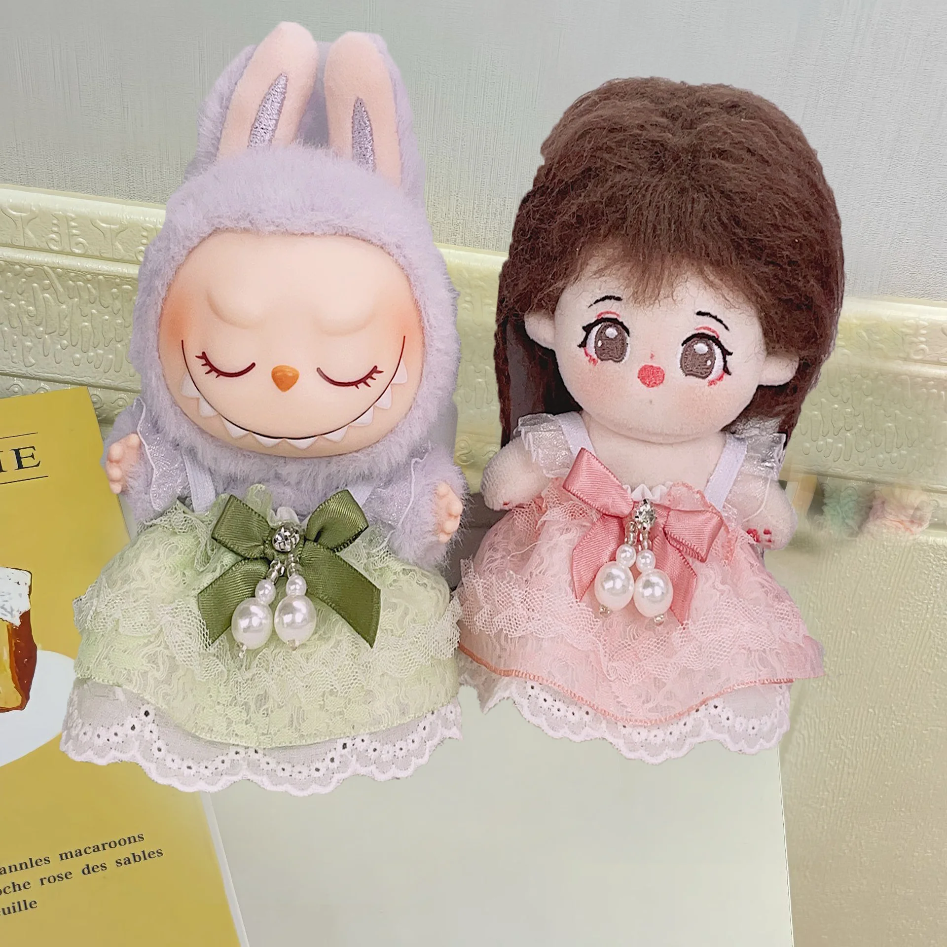 

Suitable for 17cm labubu dress, available in green and pink colors for self matching (no dolls)