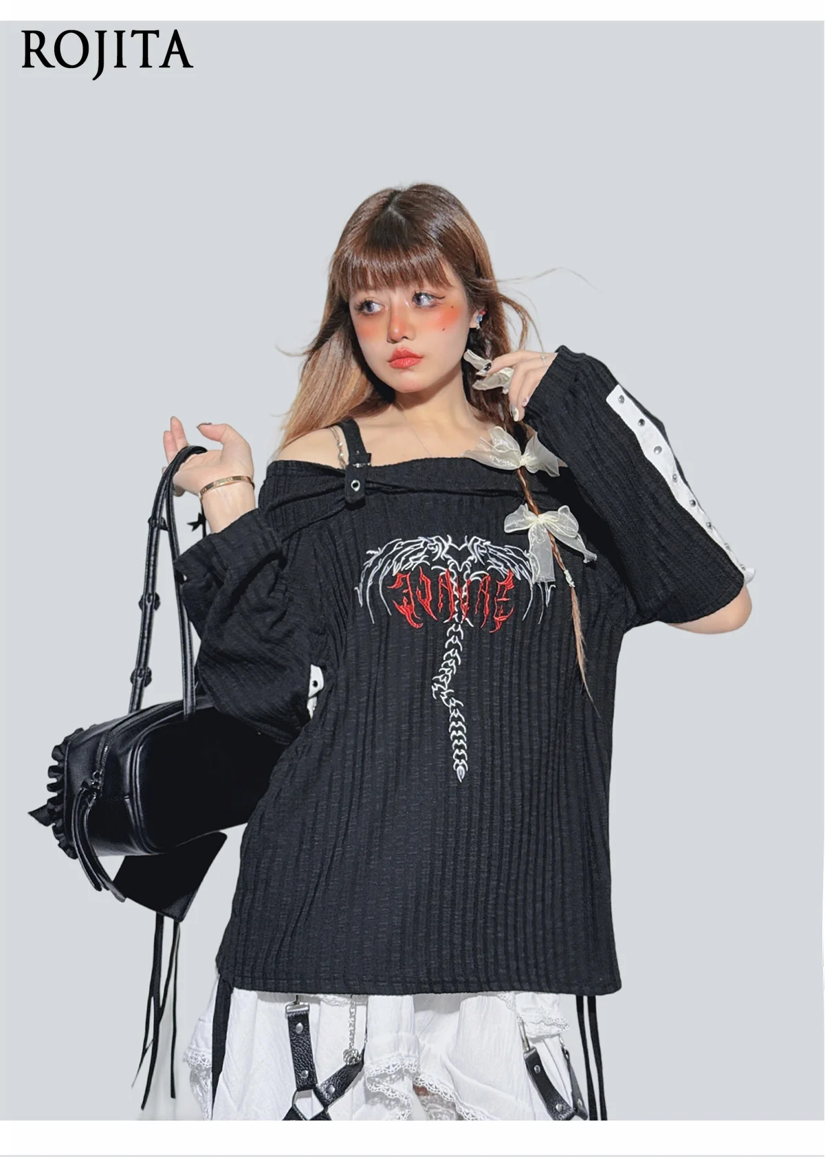 

Футболка Spicy Girl, сексуальный черный топ с открытыми плечами, женский осенний свободный топ с вышивкой, нерегулярный солнцезащитный костюм с длинными рукавами