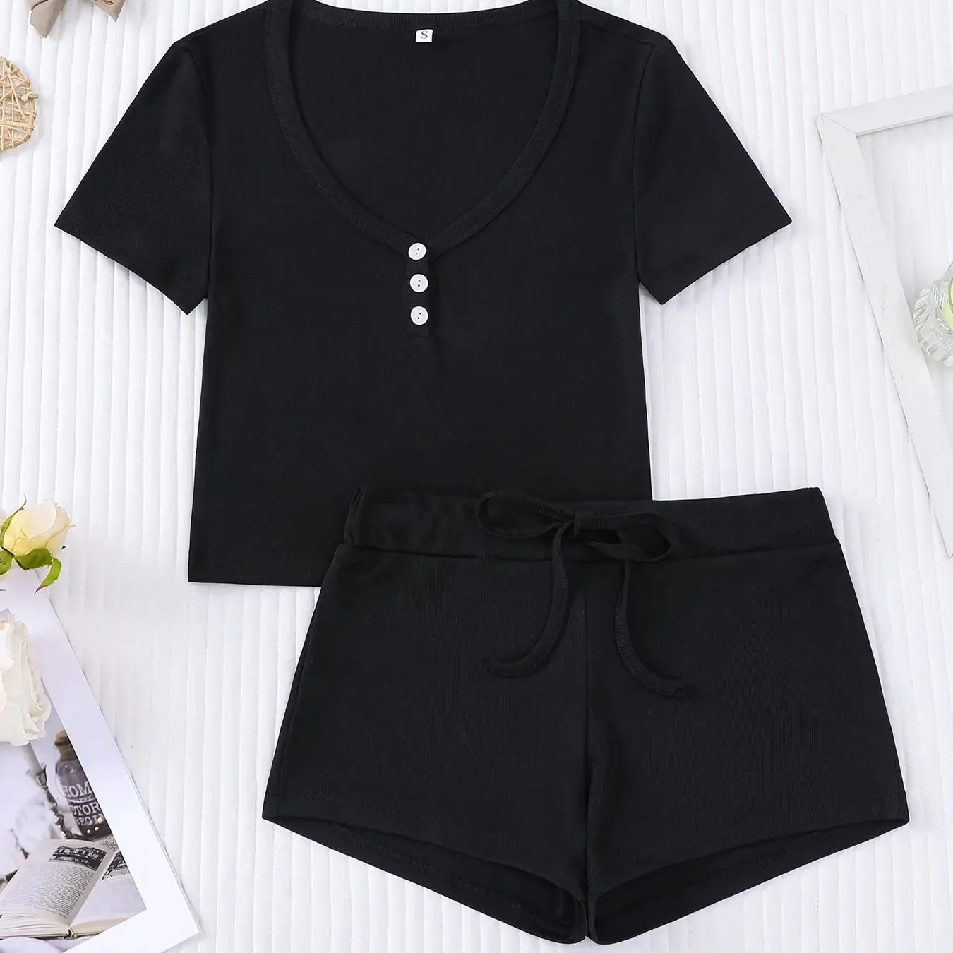 

Летний женский черный комплект пижамы с V-образным вырезом, короткими рукавами, укороченным топом на пуговицах и шортами на шнурке, повседневная домашняя одежда