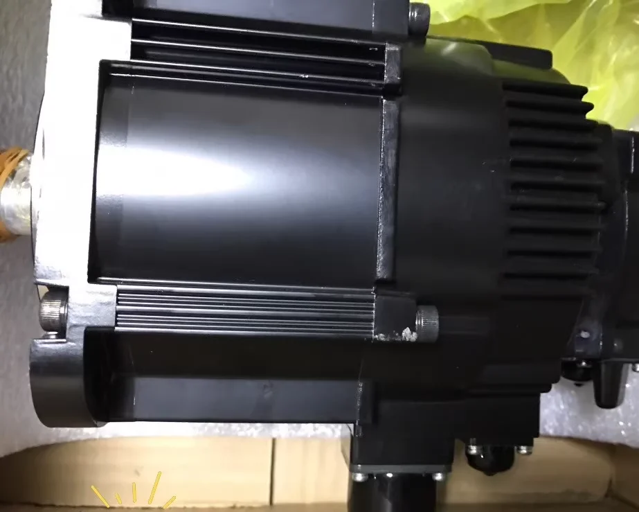 

SGMRV-05ANA-YR23 Brand New Servo Motor Original Genuine，Fast shipping，SGMRV 05ANA YR23