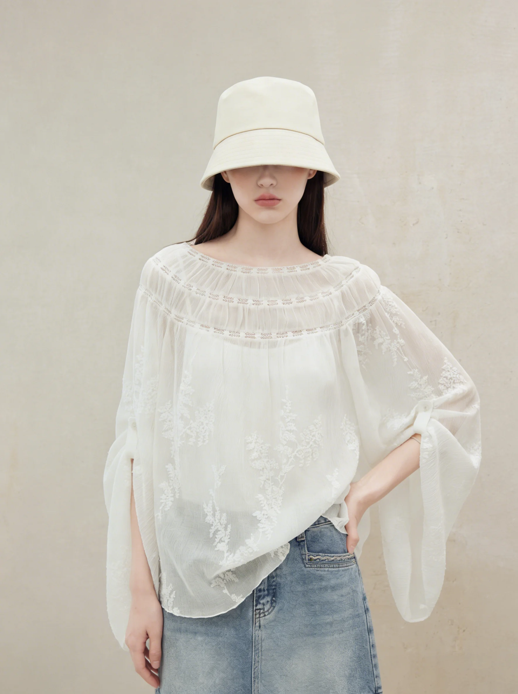 

Элегантная белая шифоновая блузка с кружевным воротником и вышивкой, женская модель 2026 года, новая весенняя мода, повседневный свободный крой, длинный рукав, круглый вырез...