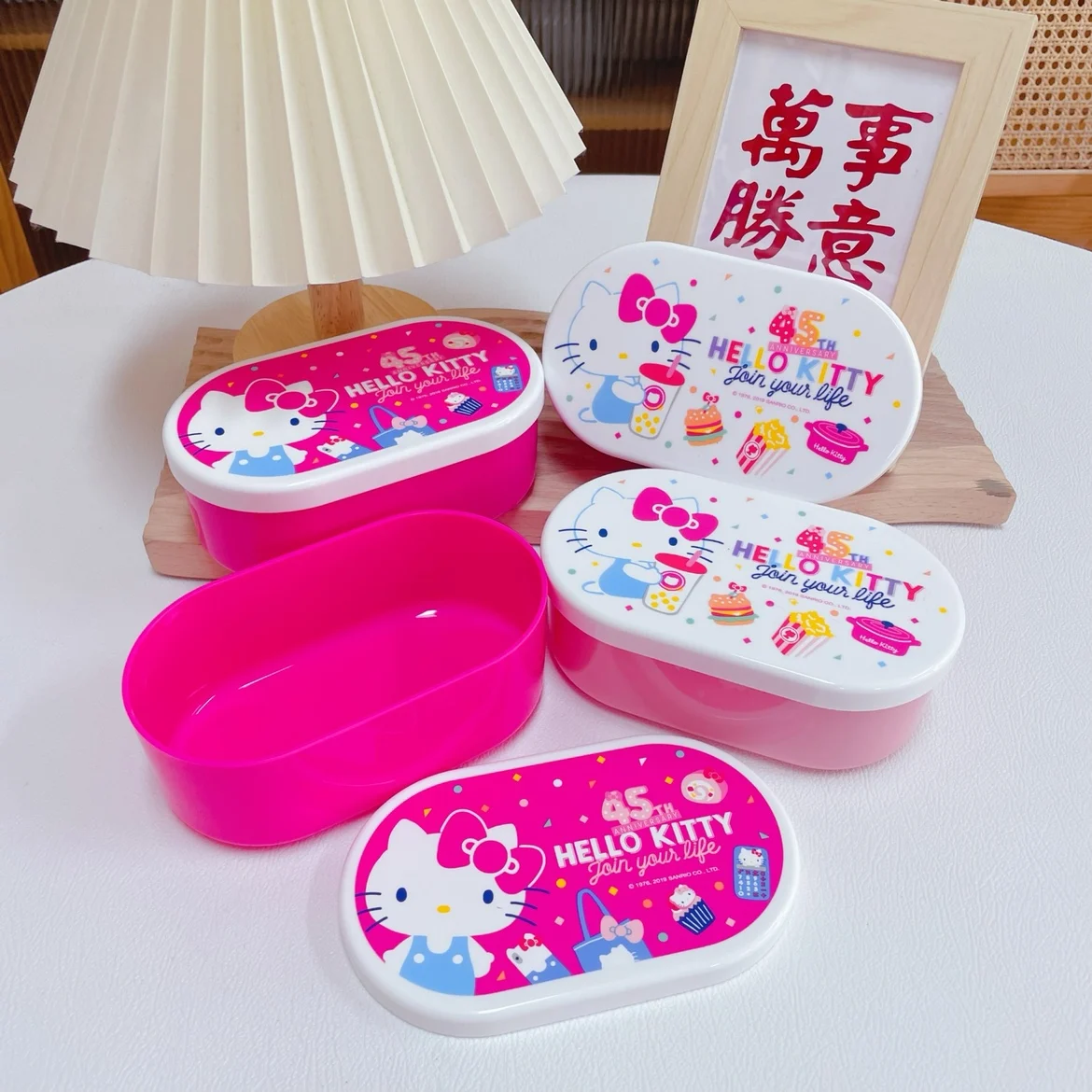 

Sanrios Cartoon Lunch Box HelloKittys Anime Cute Students Bento Box Travel Portable High-Capacity Food Storage Box Home Kitchen